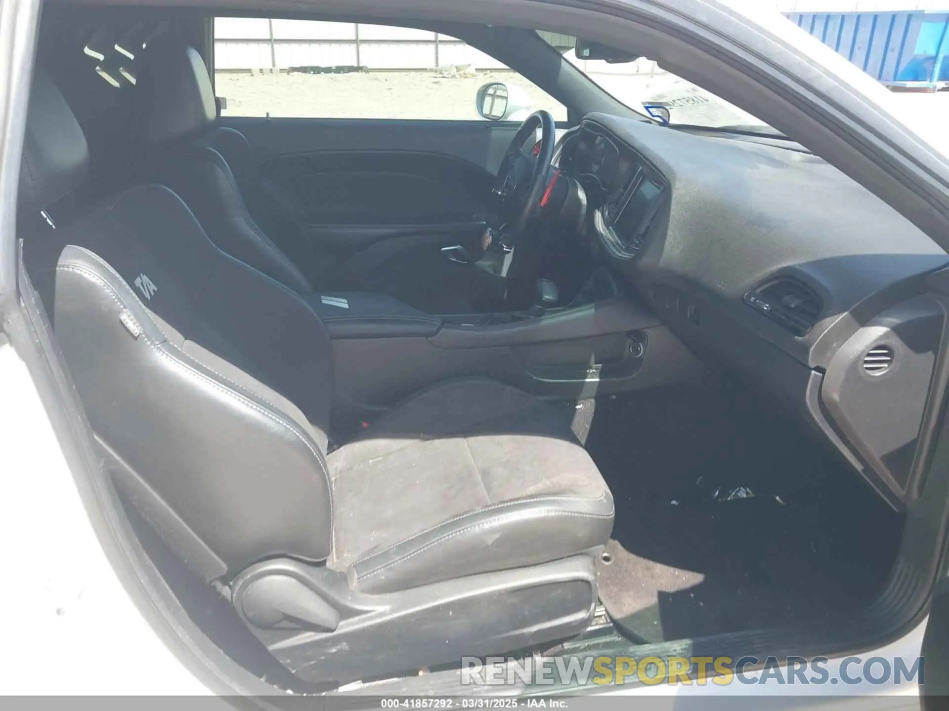 5 Photograph of a damaged car 2C3CDZFJ1KH546489 DODGE CHALLENGER 2019