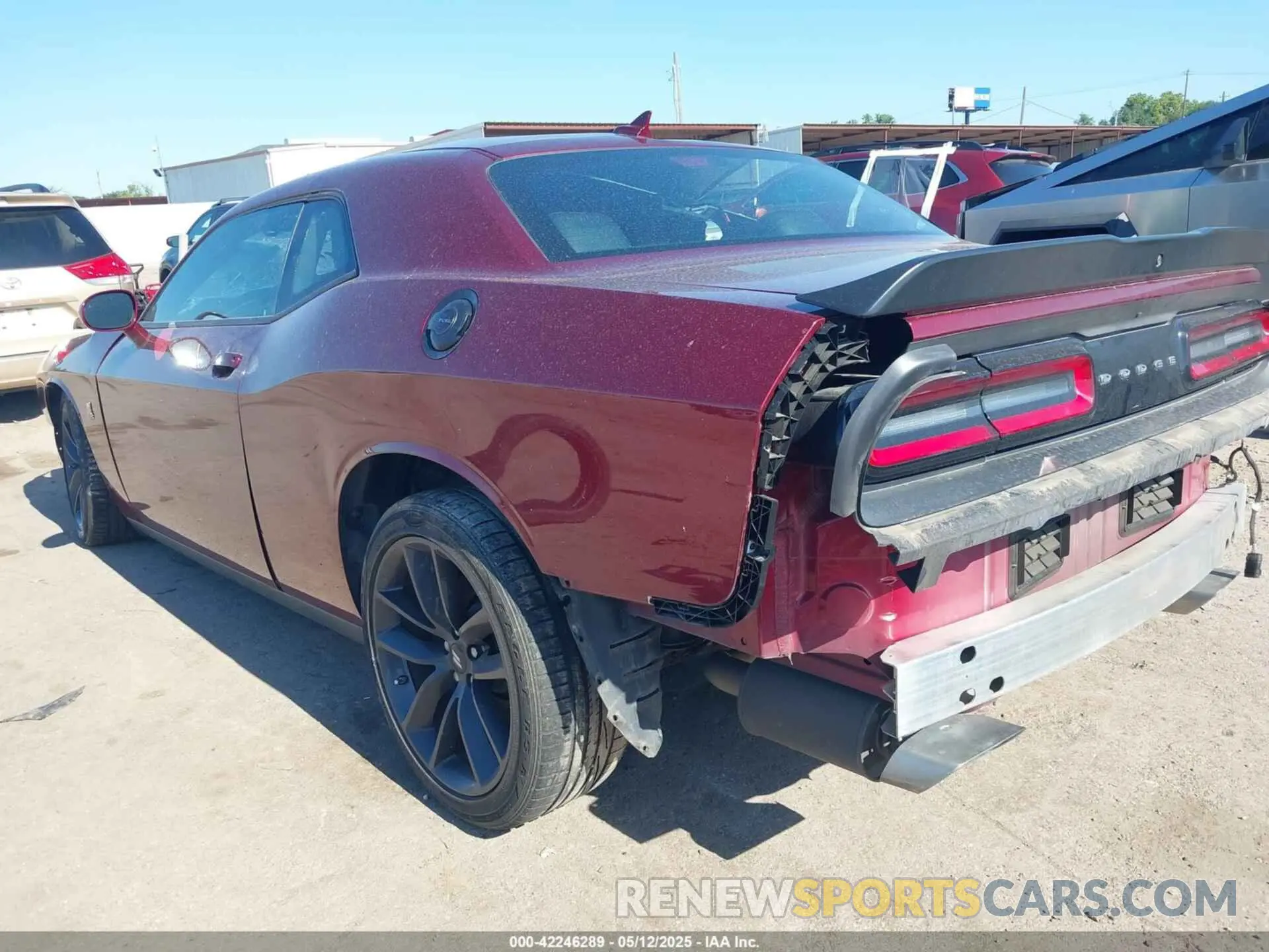 3 Photograph of a damaged car 2C3CDZFJ1KH666745 DODGE CHALLENGER 2019