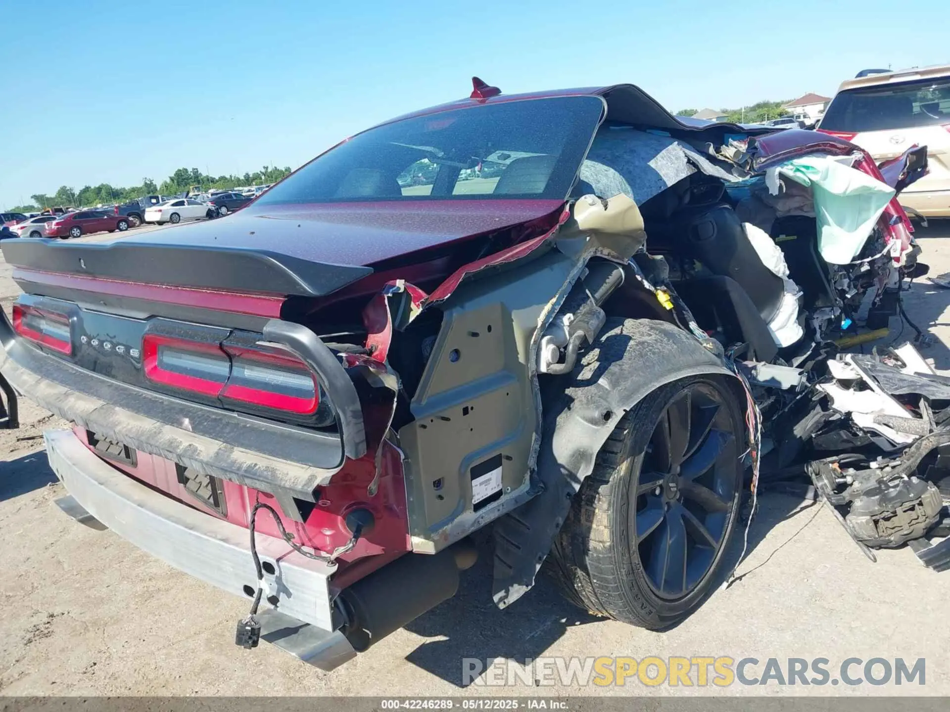 4 Photograph of a damaged car 2C3CDZFJ1KH666745 DODGE CHALLENGER 2019