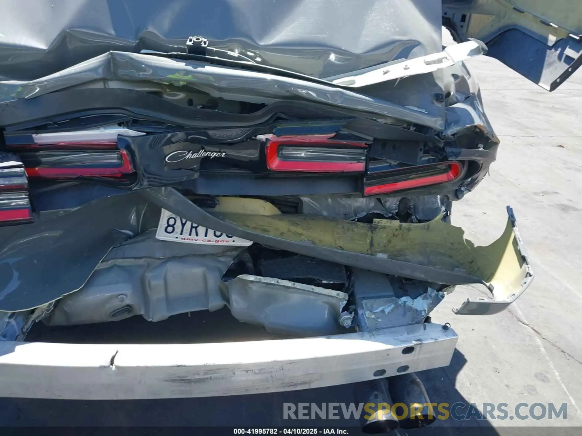 12 Photograph of a damaged car 2C3CDZFJ1KH701963 DODGE CHALLENGER 2019