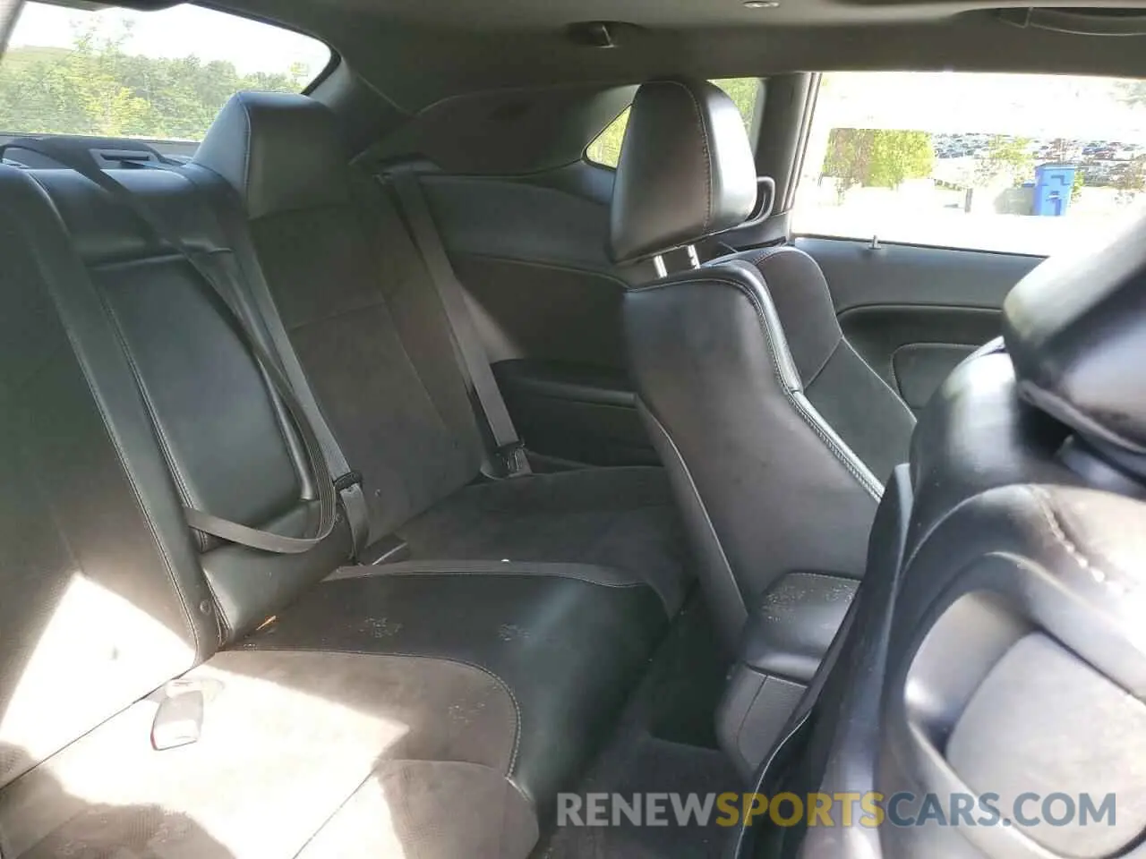 10 Photograph of a damaged car 2C3CDZFJ2KH500296 DODGE CHALLENGER 2019