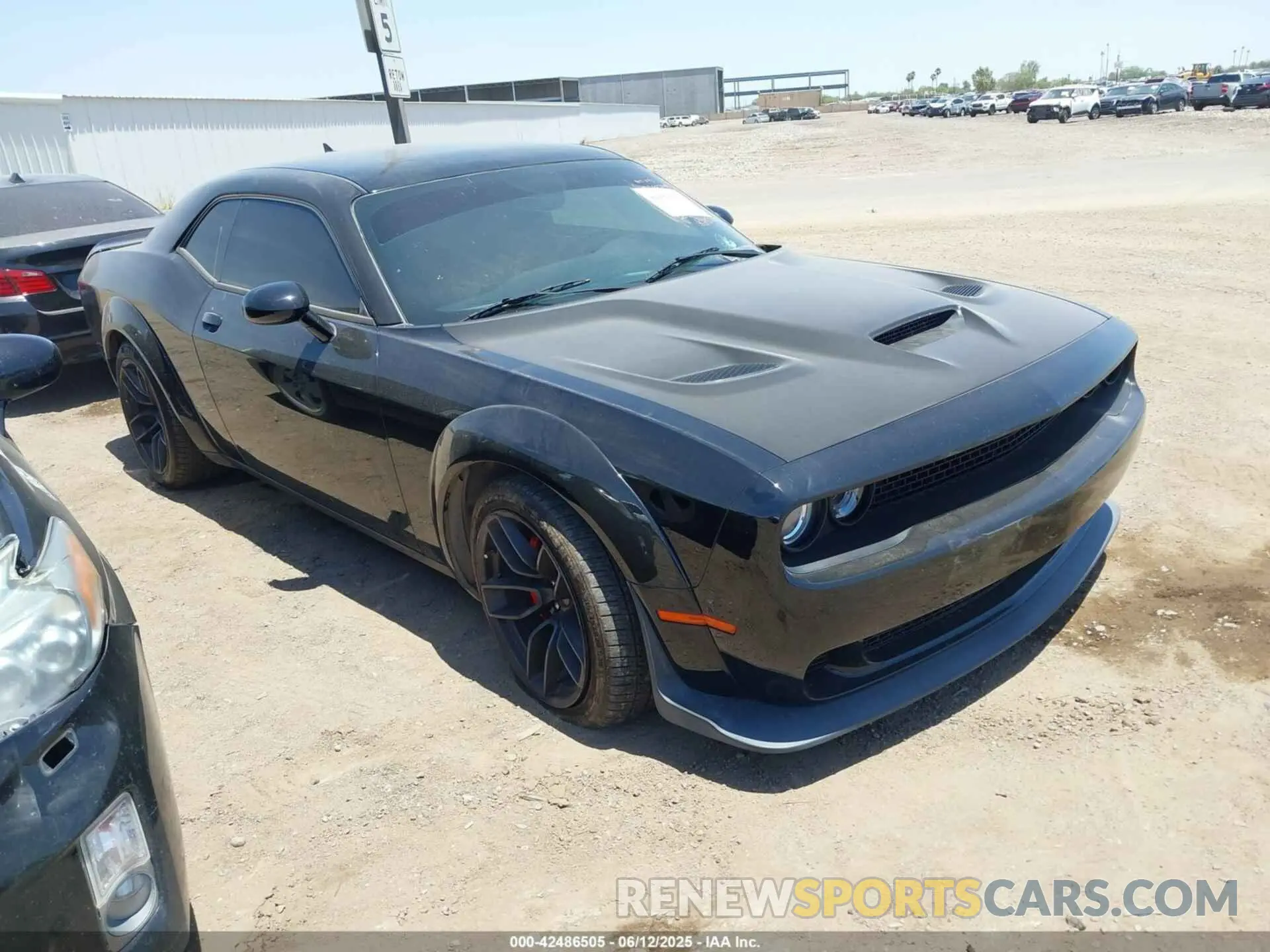 1 Photograph of a damaged car 2C3CDZFJ2KH579677 DODGE CHALLENGER 2019