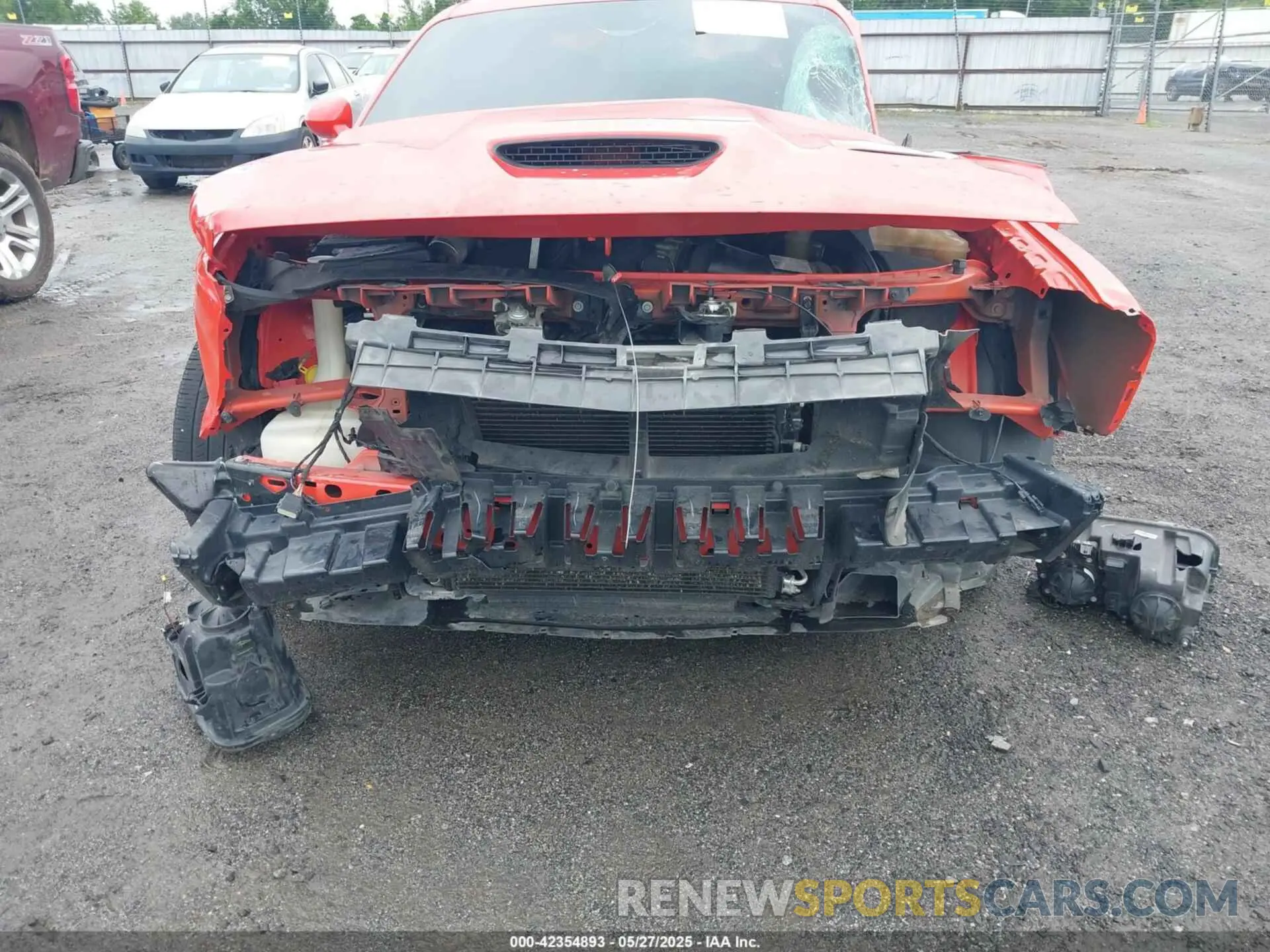 18 Photograph of a damaged car 2C3CDZFJ2KH586810 DODGE CHALLENGER 2019