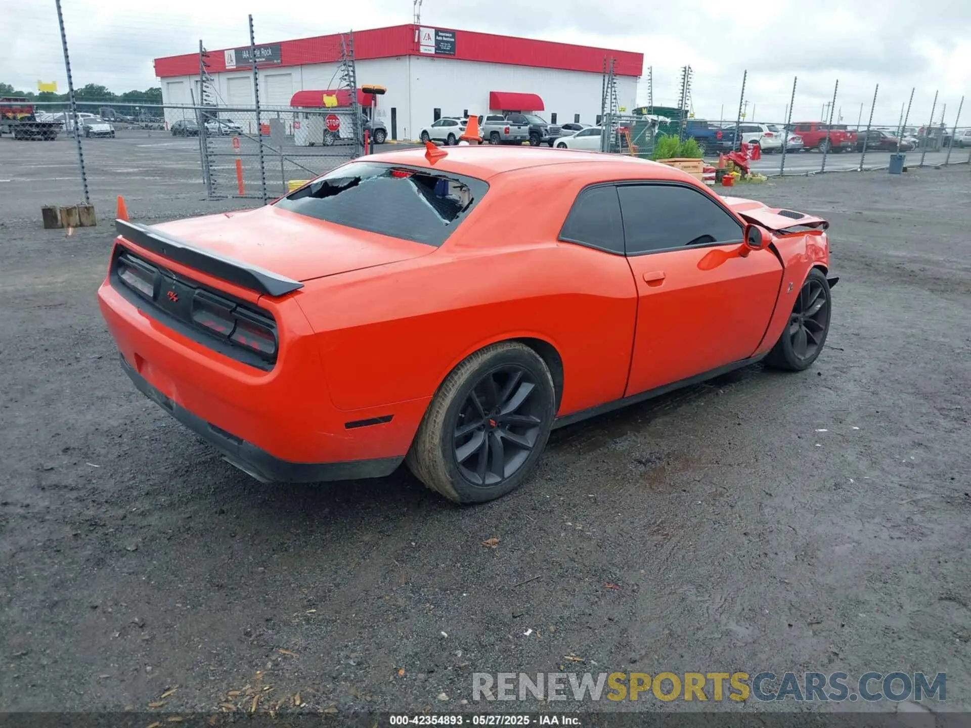 4 Photograph of a damaged car 2C3CDZFJ2KH586810 DODGE CHALLENGER 2019