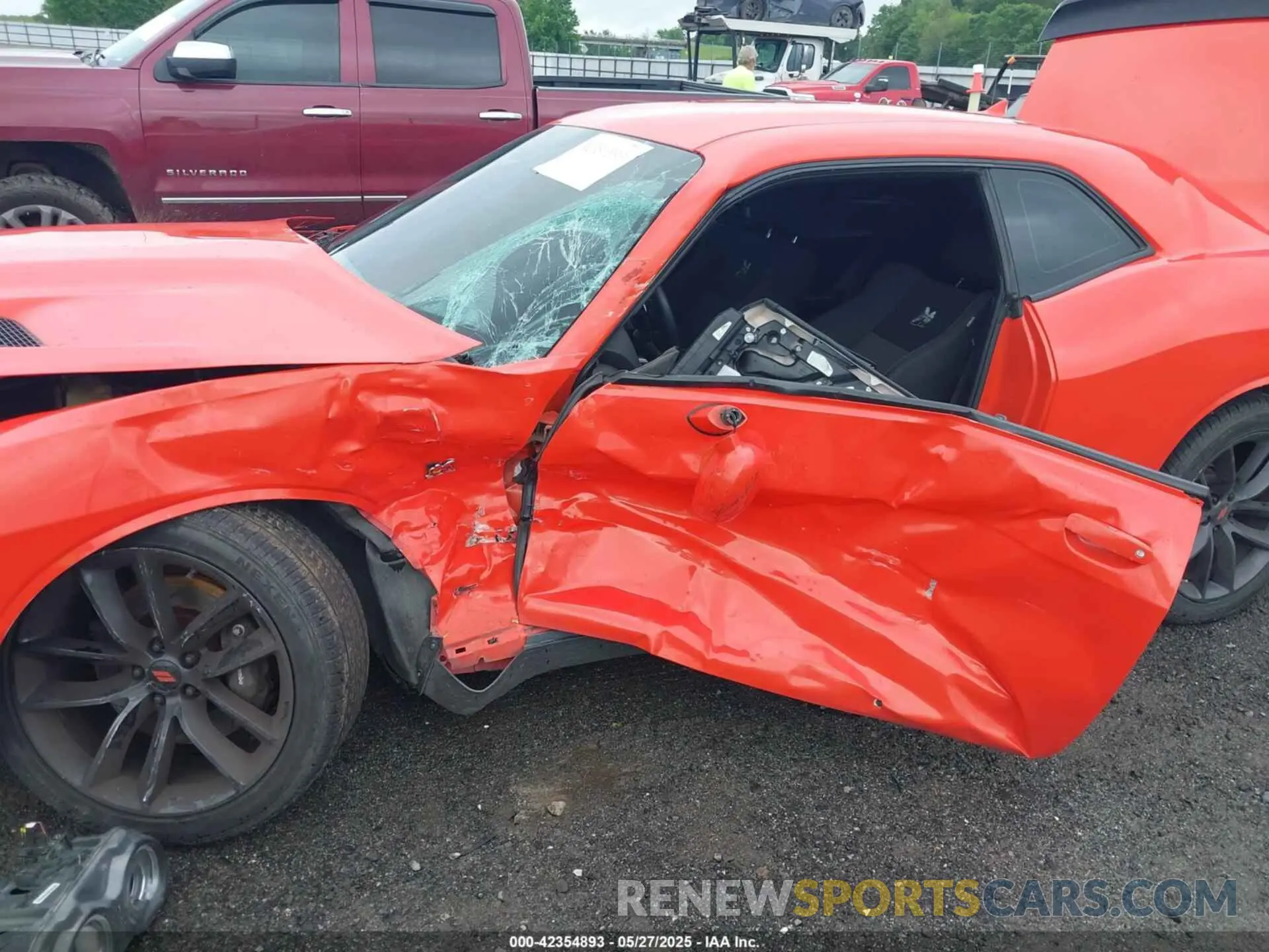 6 Photograph of a damaged car 2C3CDZFJ2KH586810 DODGE CHALLENGER 2019