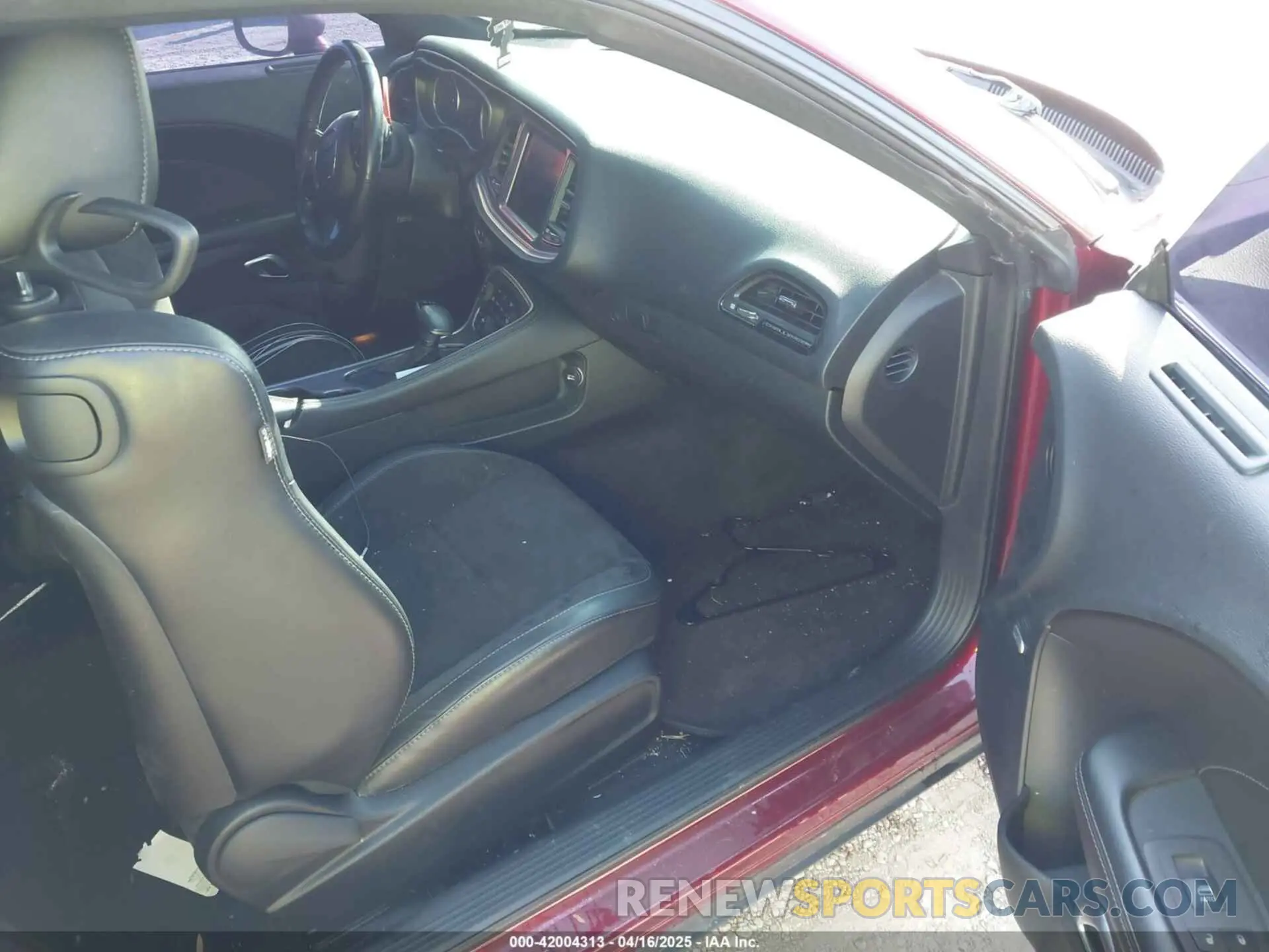 5 Photograph of a damaged car 2C3CDZFJ3KH503613 DODGE CHALLENGER 2019