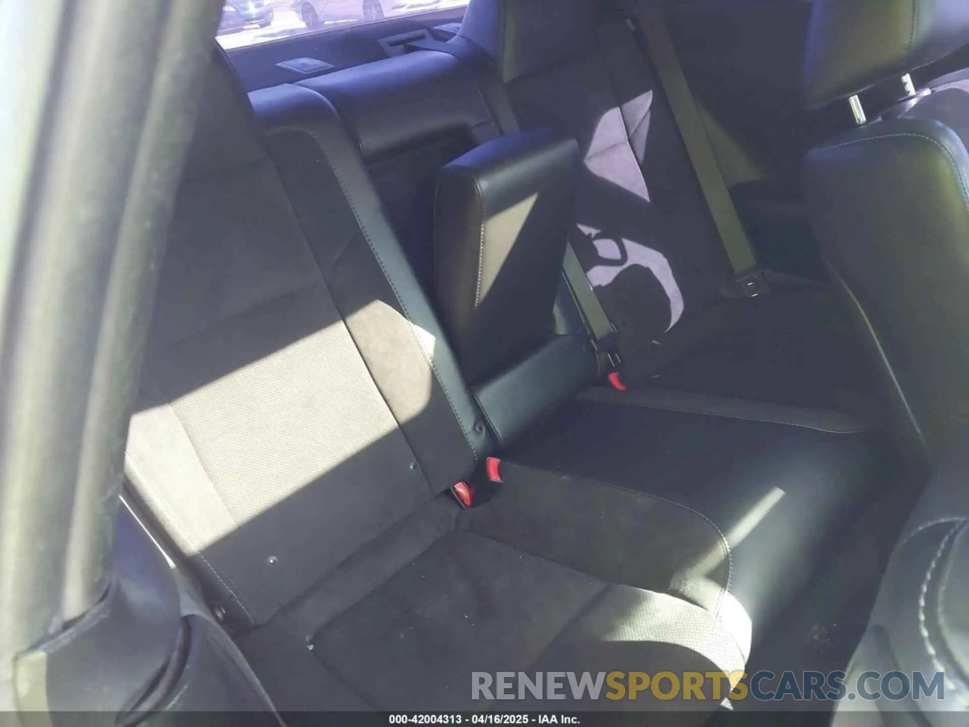 8 Photograph of a damaged car 2C3CDZFJ3KH503613 DODGE CHALLENGER 2019
