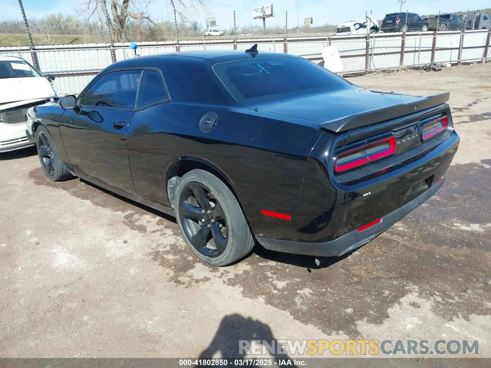 3 Photograph of a damaged car 2C3CDZFJ3KH747617 DODGE CHALLENGER 2019