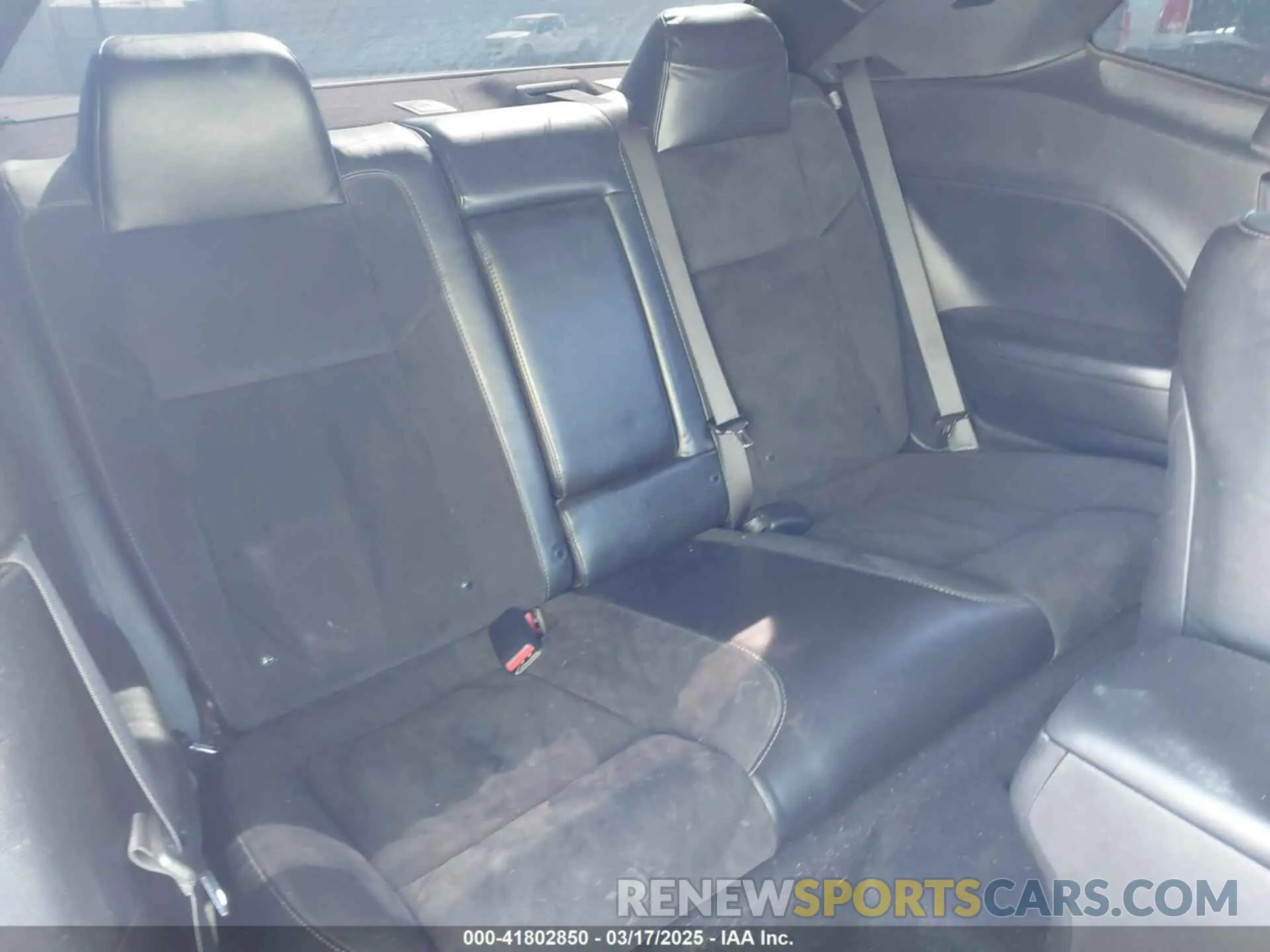 8 Photograph of a damaged car 2C3CDZFJ3KH747617 DODGE CHALLENGER 2019
