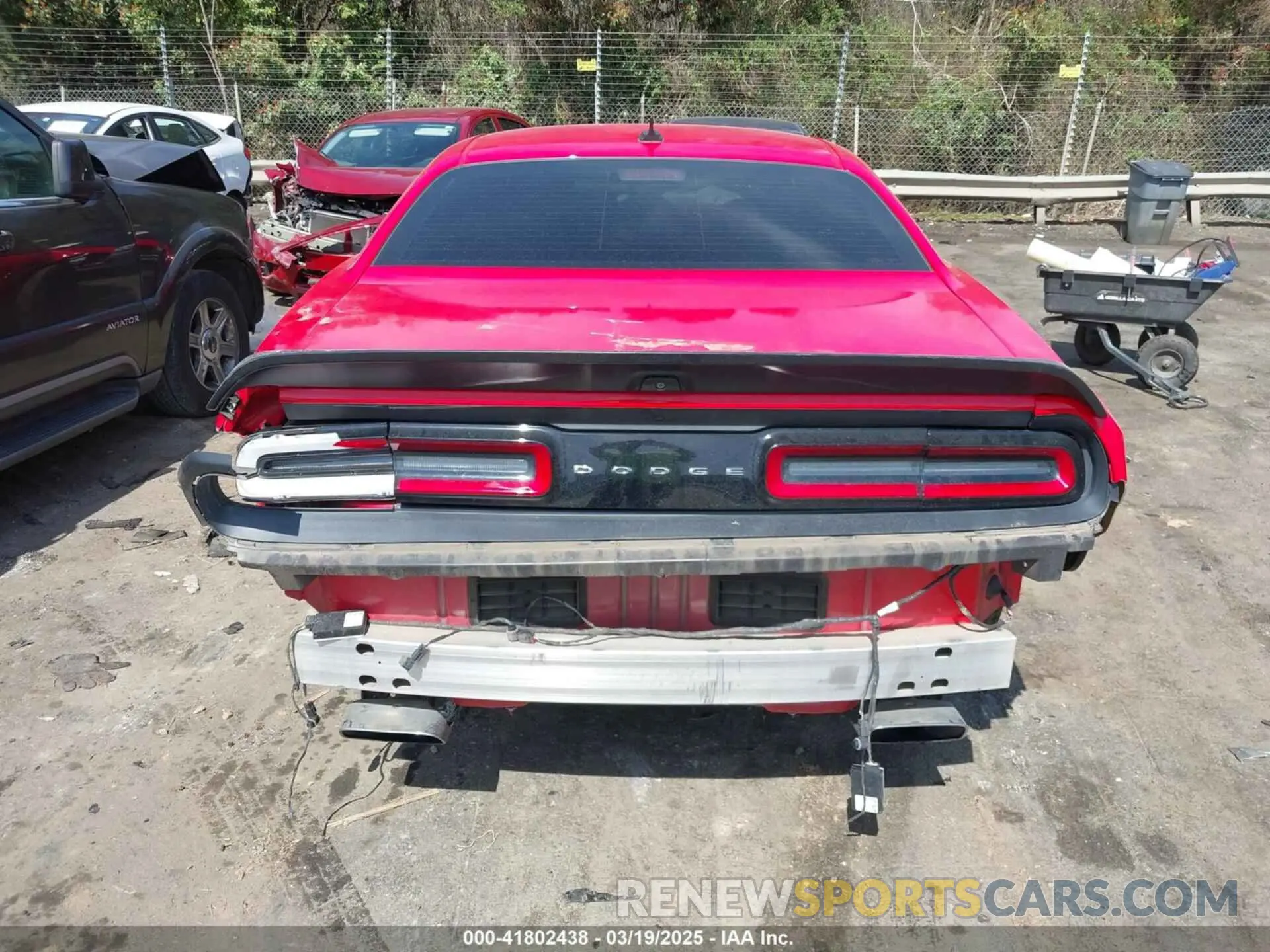 19 Photograph of a damaged car 2C3CDZFJ4KH625400 DODGE CHALLENGER 2019