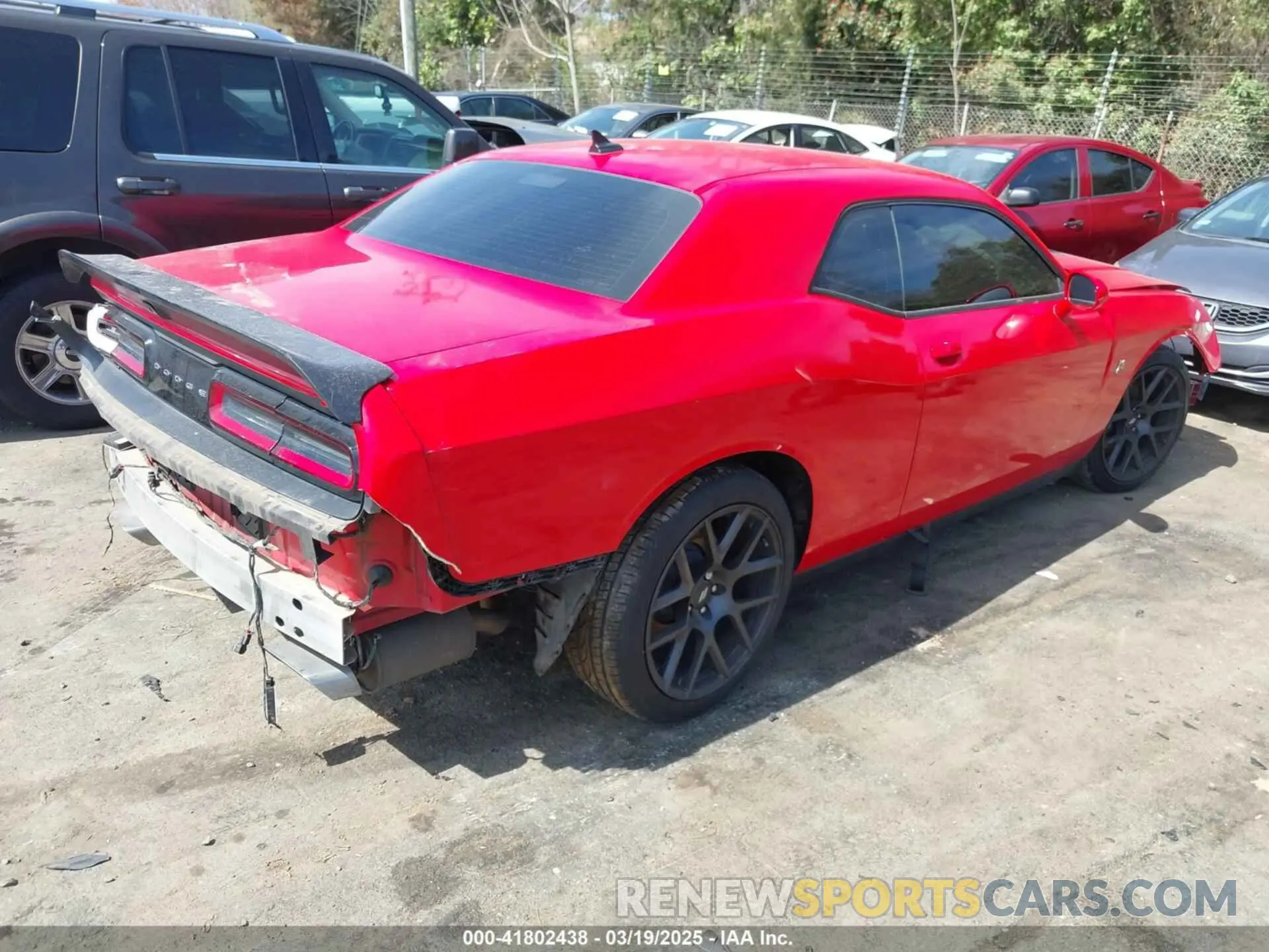 4 Photograph of a damaged car 2C3CDZFJ4KH625400 DODGE CHALLENGER 2019