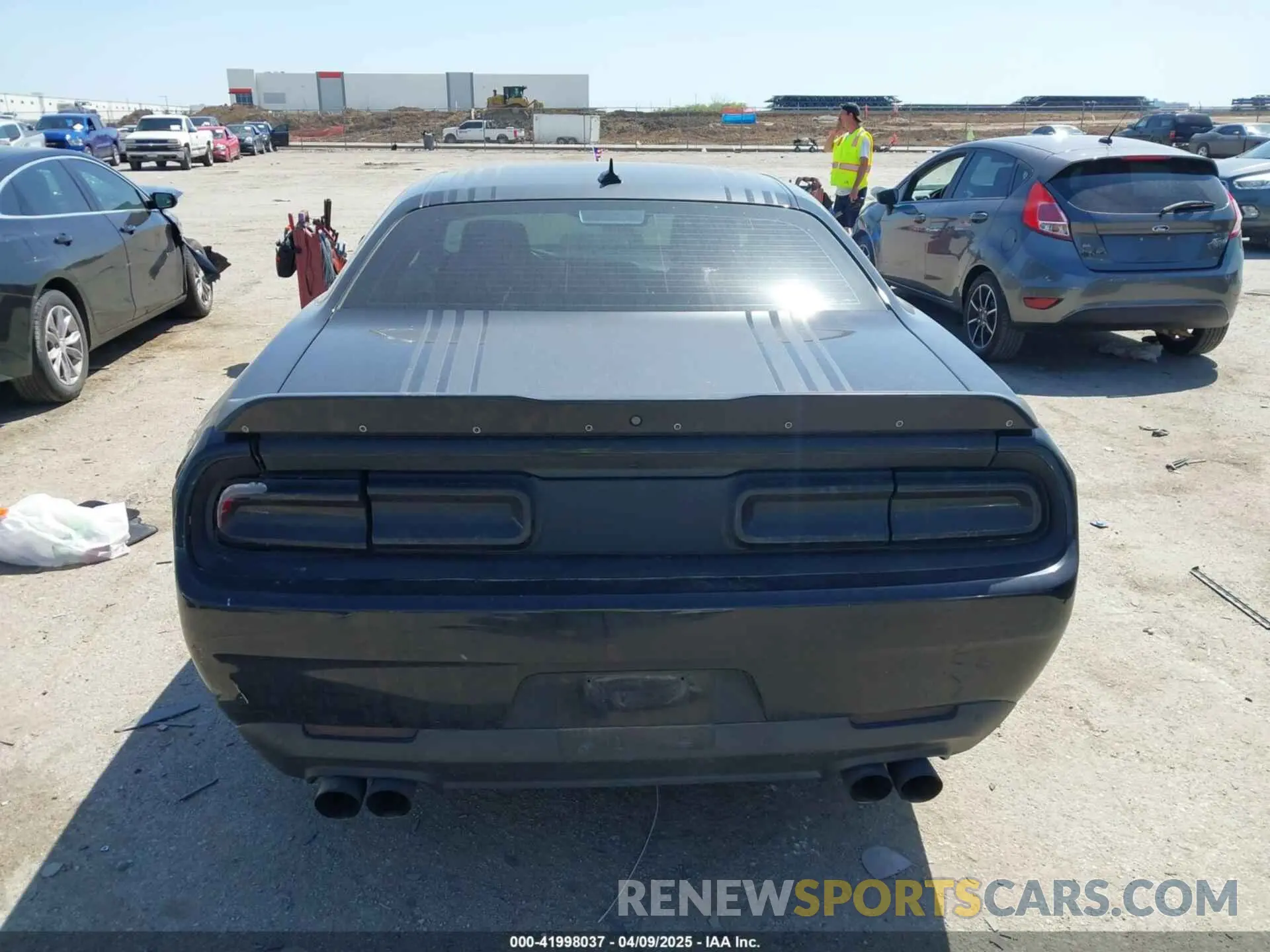 16 Photograph of a damaged car 2C3CDZFJ4KH687900 DODGE CHALLENGER 2019