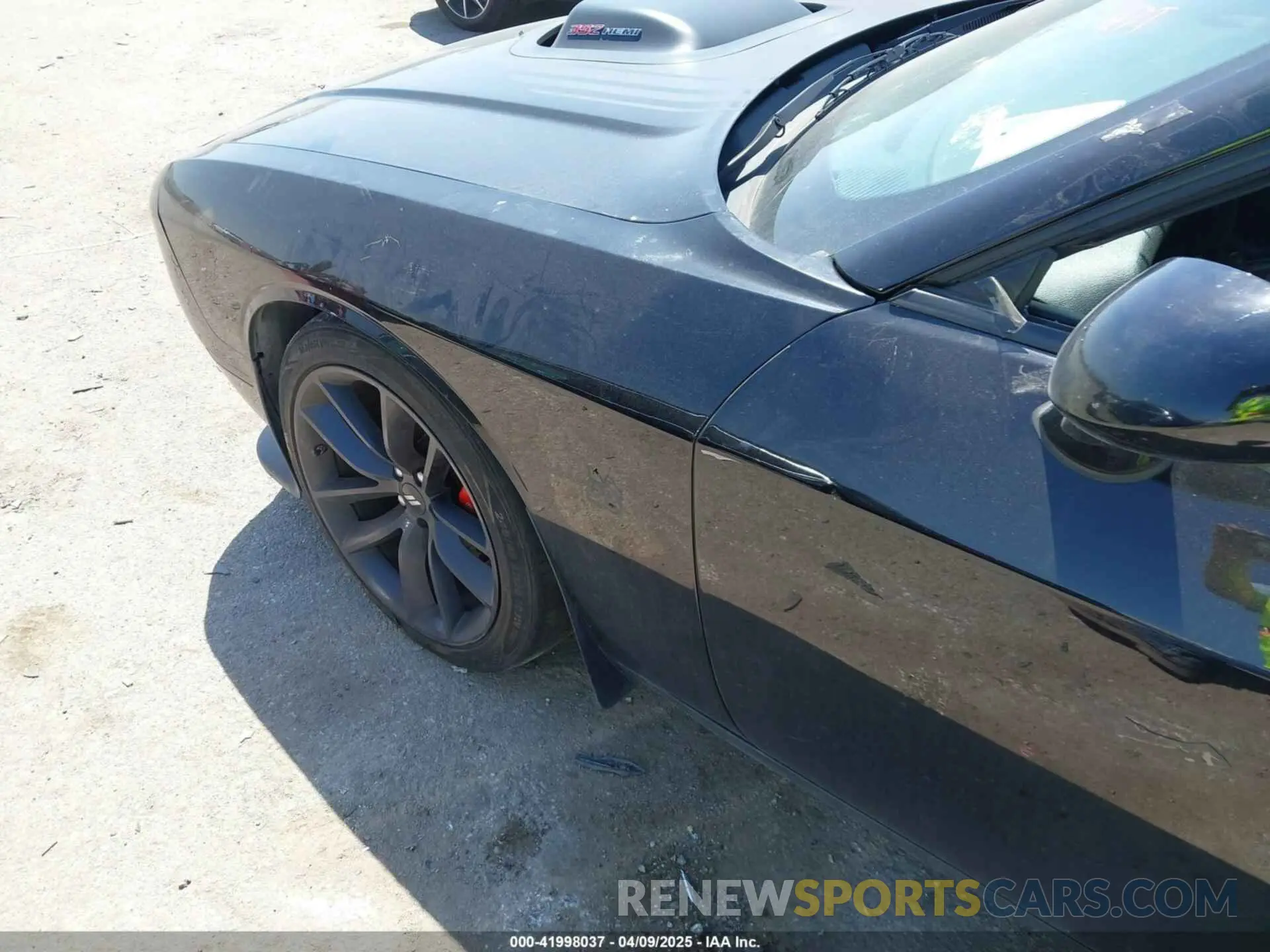 18 Photograph of a damaged car 2C3CDZFJ4KH687900 DODGE CHALLENGER 2019