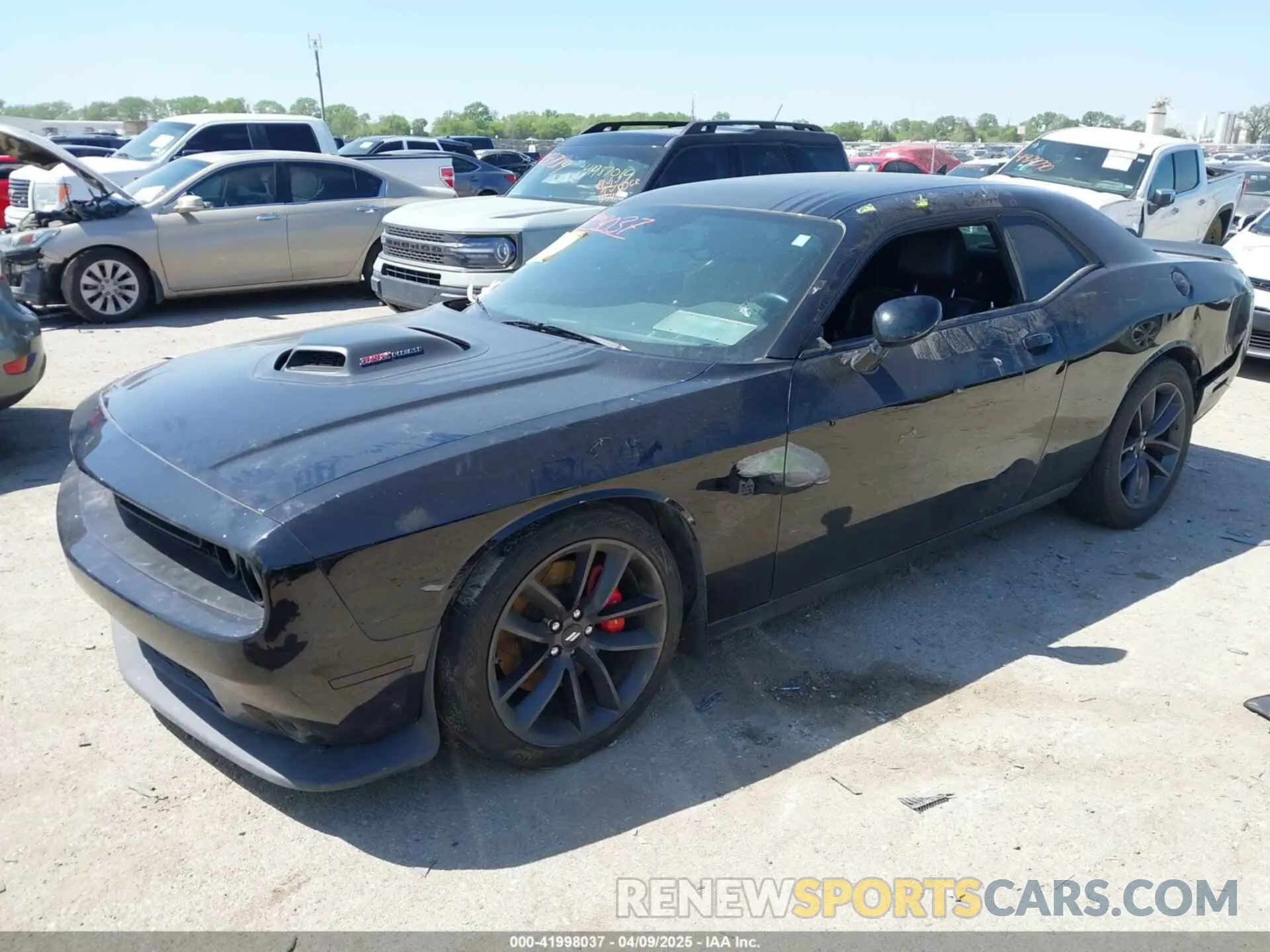 2 Photograph of a damaged car 2C3CDZFJ4KH687900 DODGE CHALLENGER 2019