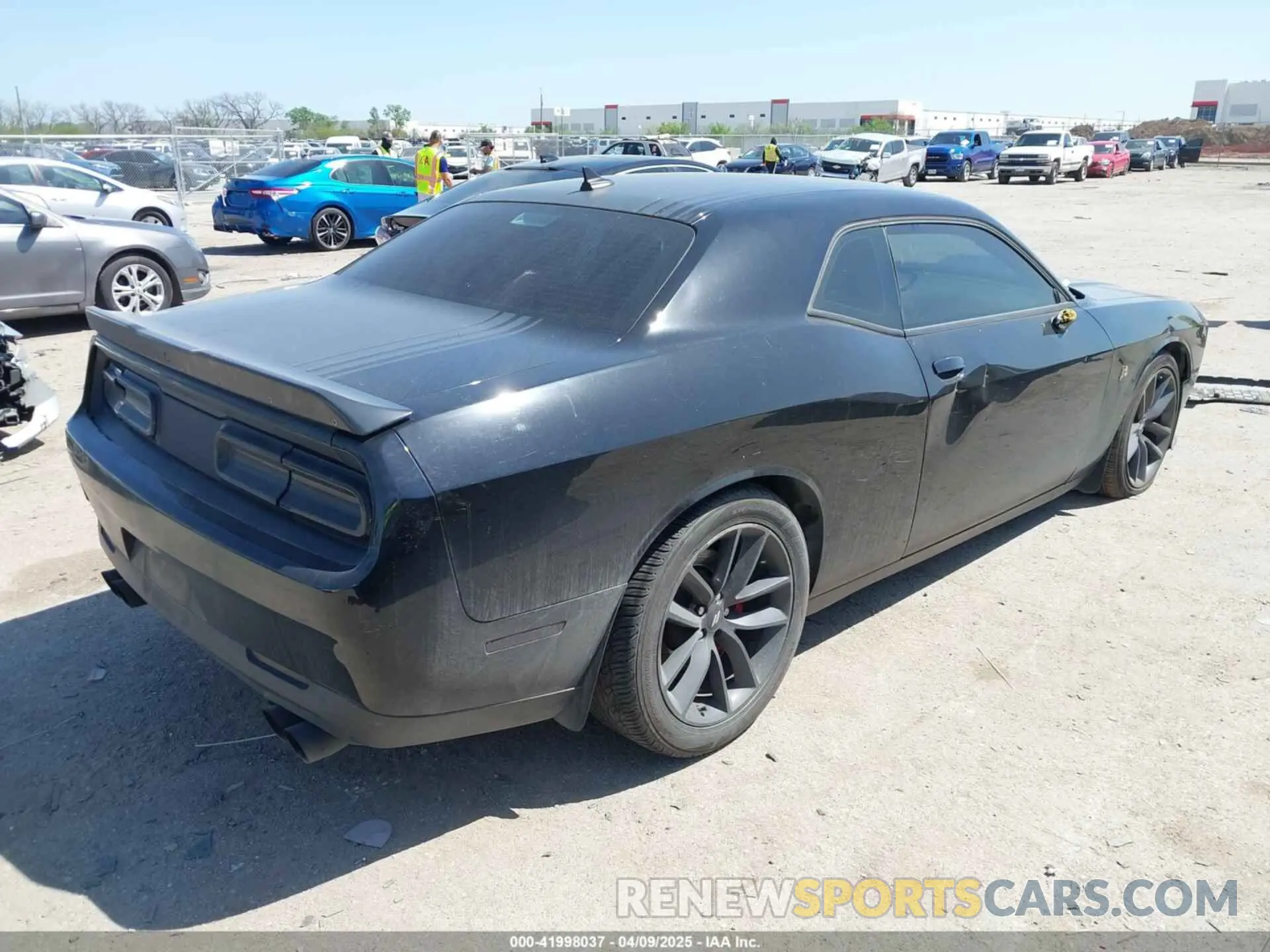 4 Photograph of a damaged car 2C3CDZFJ4KH687900 DODGE CHALLENGER 2019