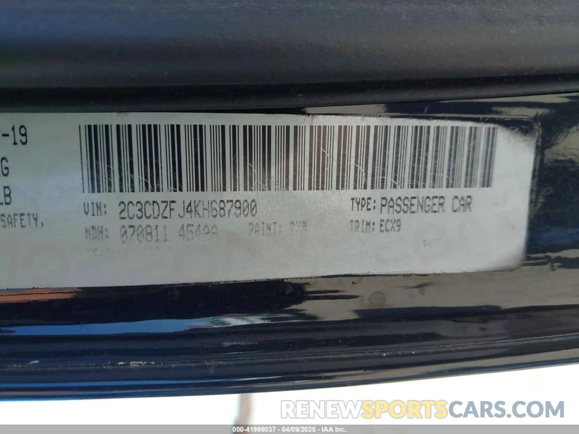 9 Photograph of a damaged car 2C3CDZFJ4KH687900 DODGE CHALLENGER 2019