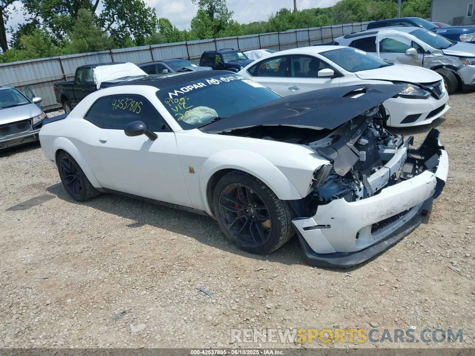 1 Photograph of a damaged car 2C3CDZFJ5KH529257 DODGE CHALLENGER 2019