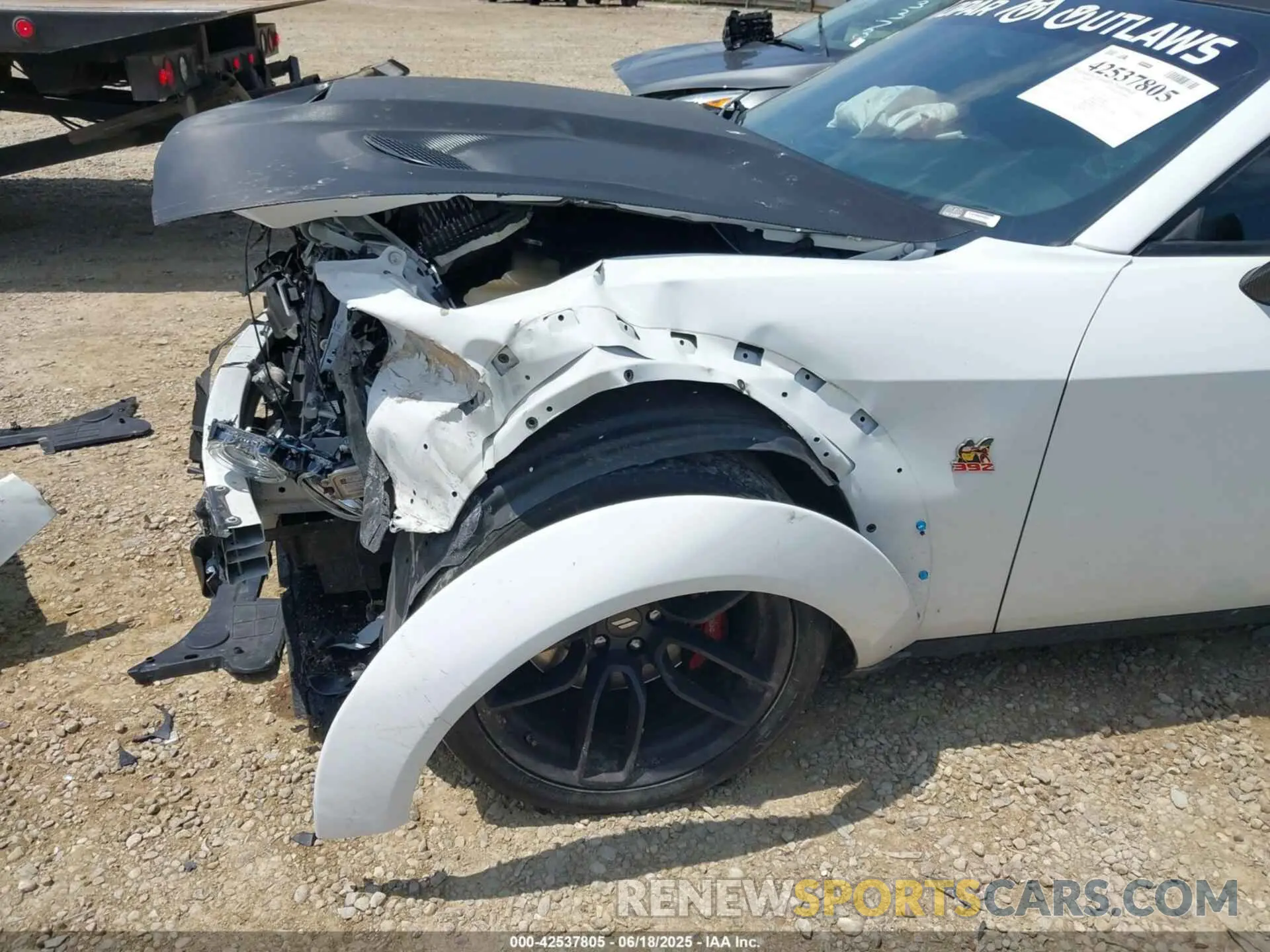 6 Photograph of a damaged car 2C3CDZFJ5KH529257 DODGE CHALLENGER 2019