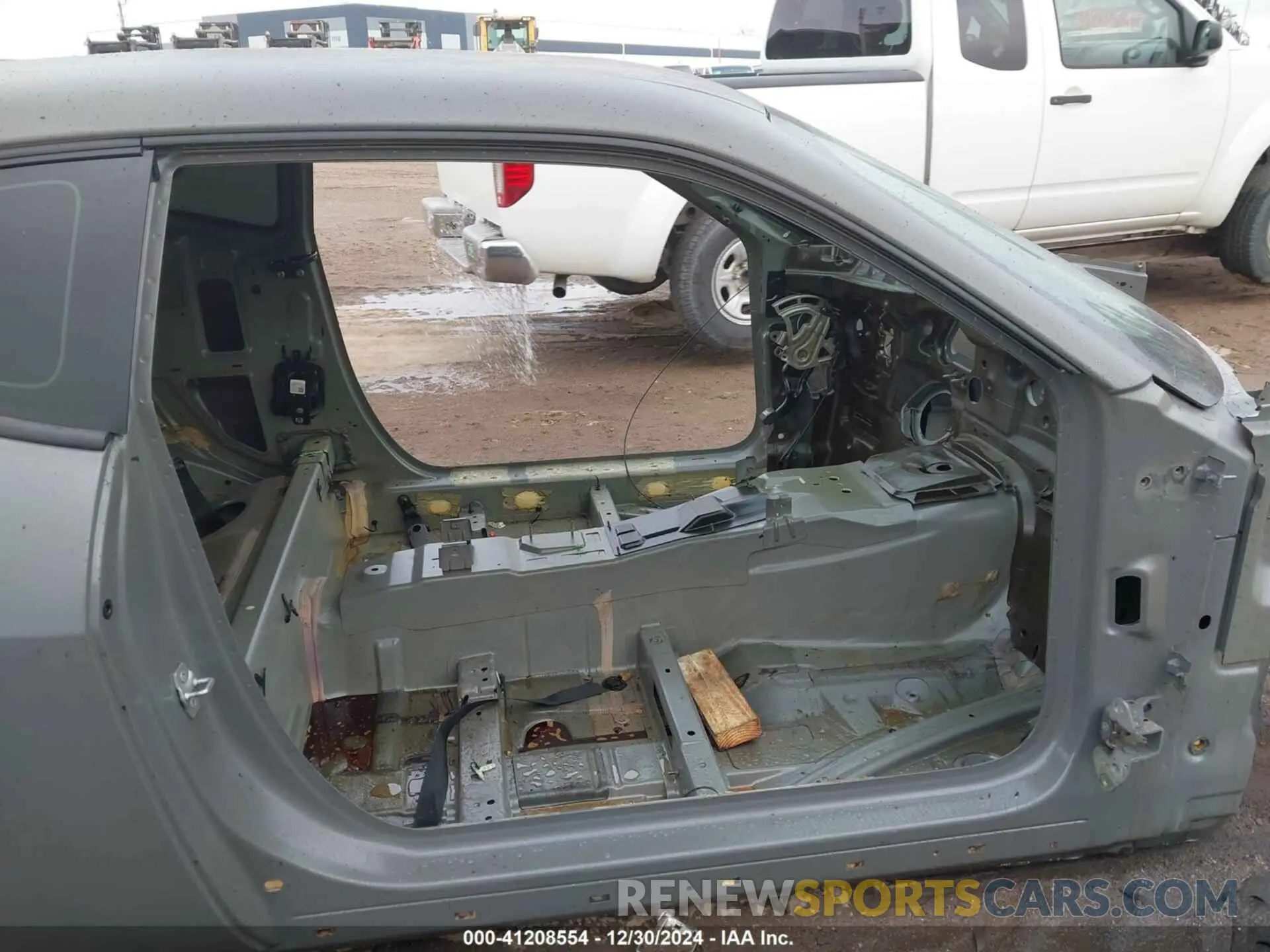 5 Photograph of a damaged car 2C3CDZFJ6KH625267 DODGE CHALLENGER 2019