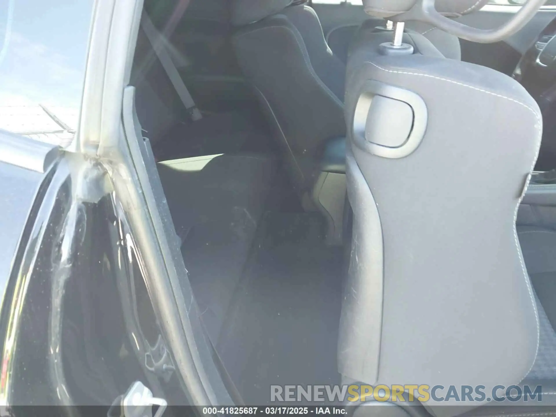 8 Photograph of a damaged car 2C3CDZFJ6KH737244 DODGE CHALLENGER 2019