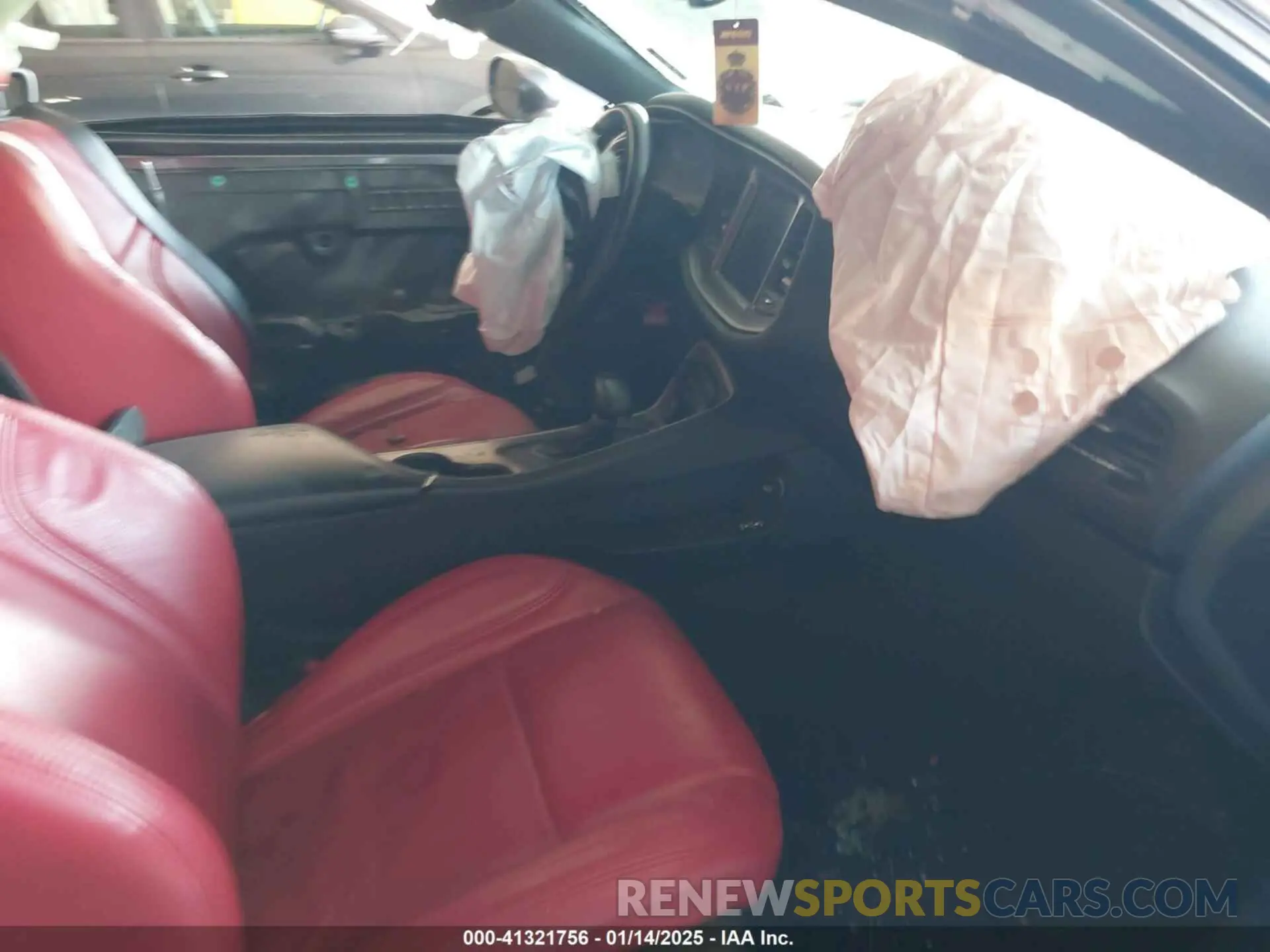 5 Photograph of a damaged car 2C3CDZFJ8KH561863 DODGE CHALLENGER 2019