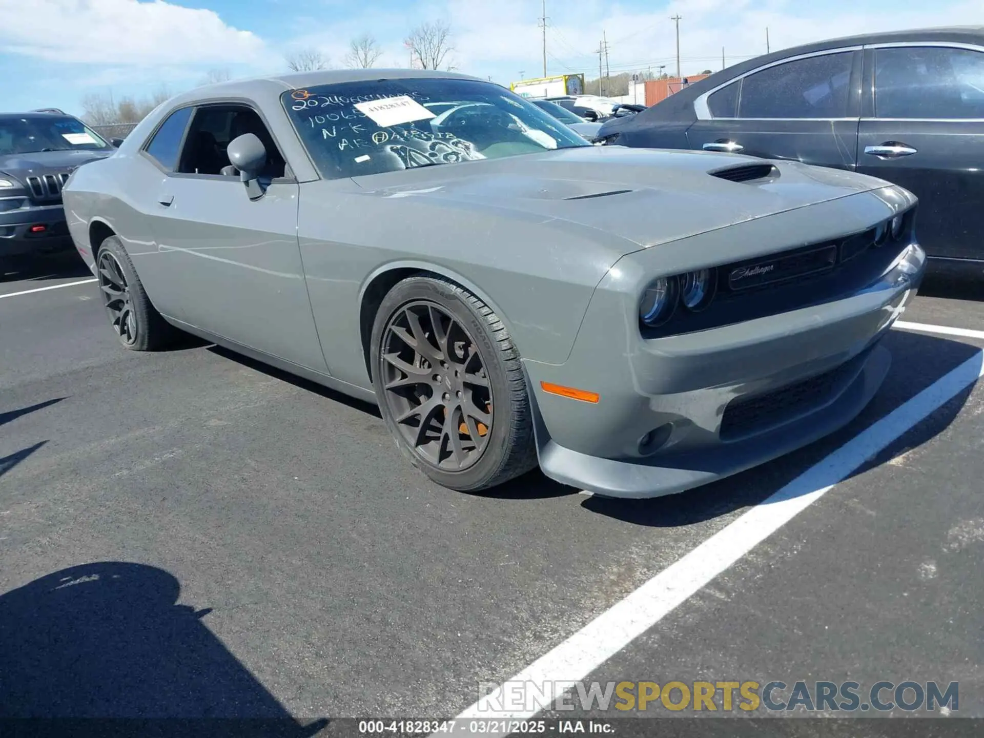 1 Photograph of a damaged car 2C3CDZFJ9KH638126 DODGE CHALLENGER 2019
