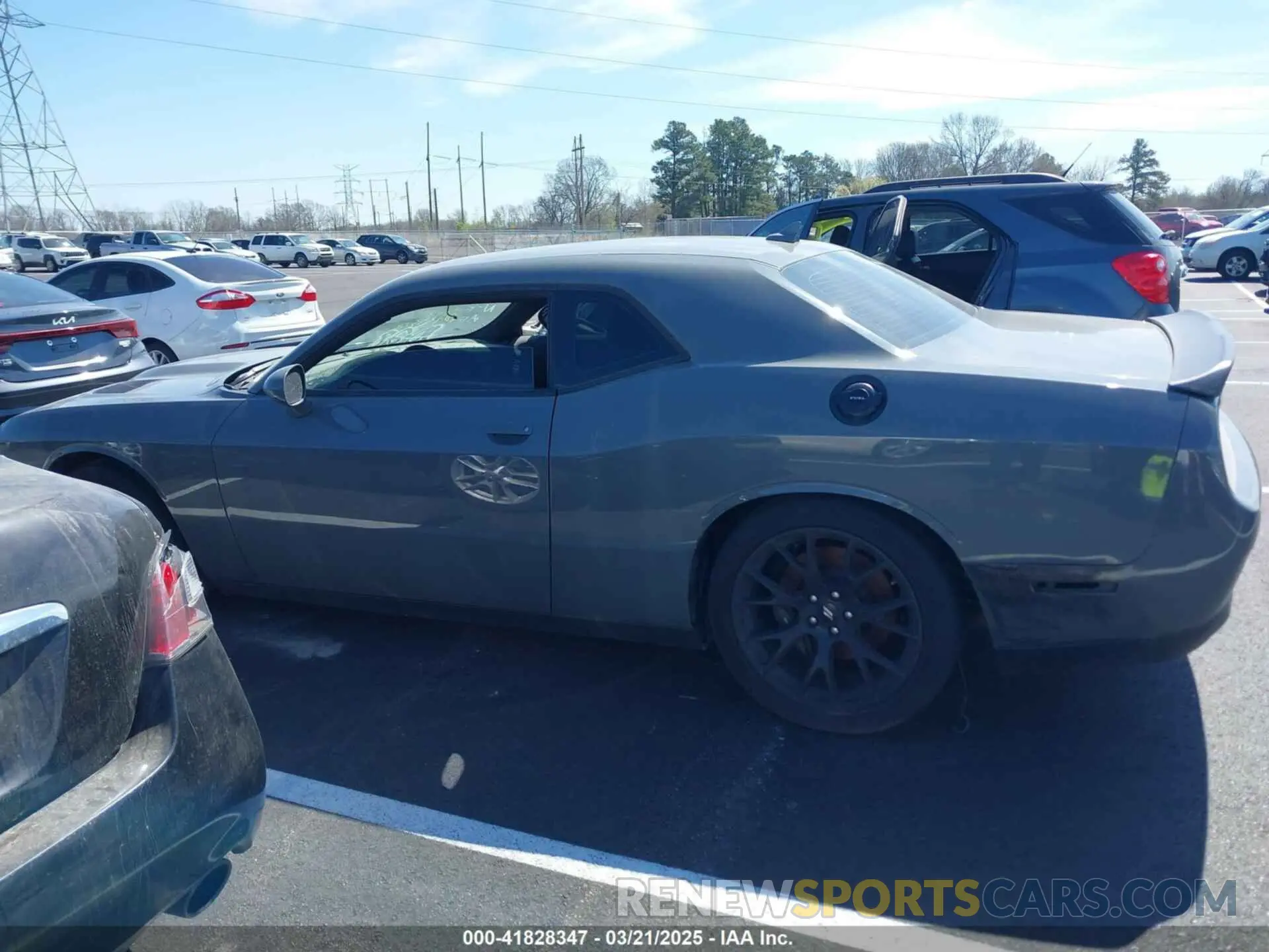 13 Photograph of a damaged car 2C3CDZFJ9KH638126 DODGE CHALLENGER 2019