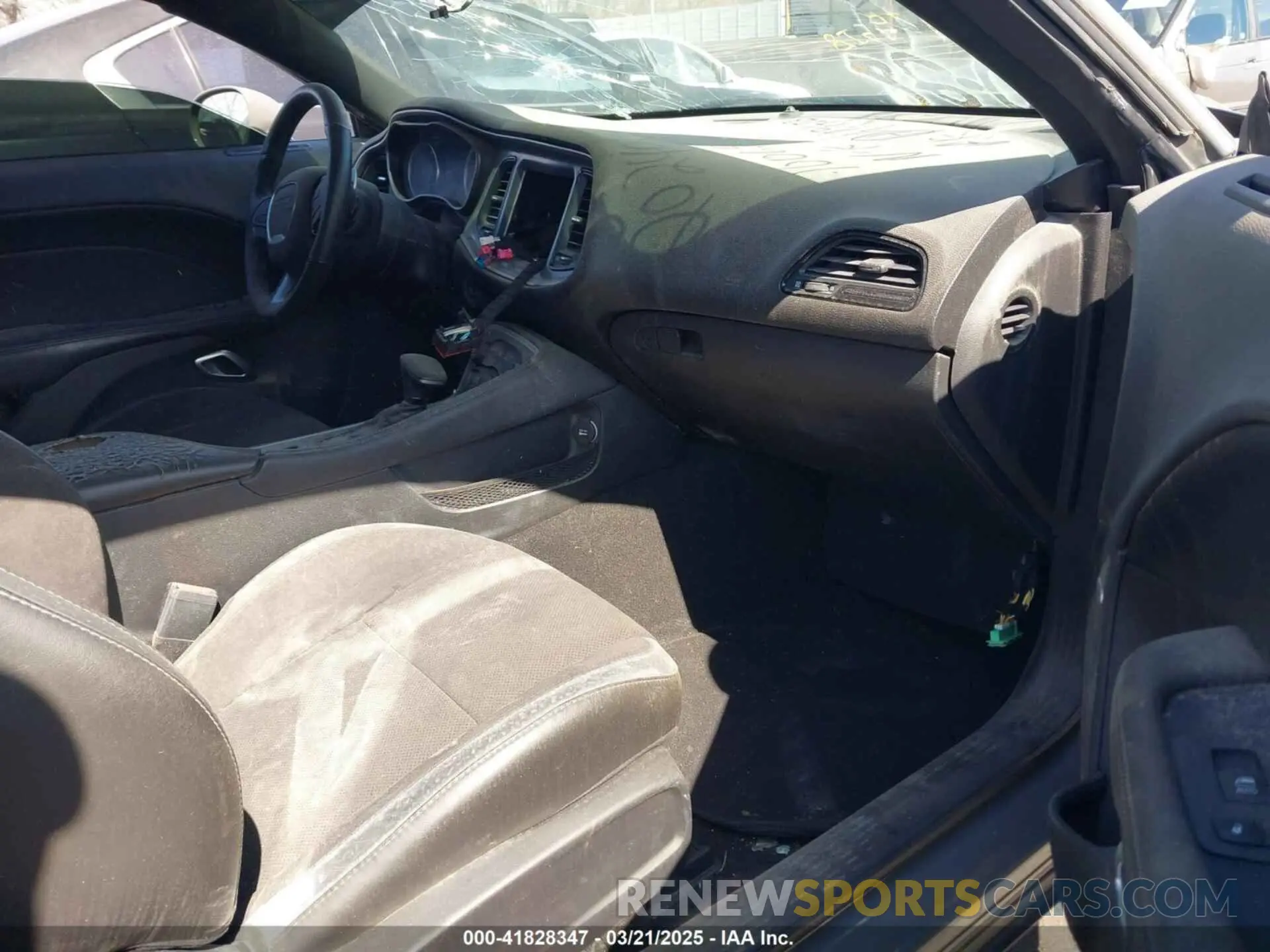 5 Photograph of a damaged car 2C3CDZFJ9KH638126 DODGE CHALLENGER 2019