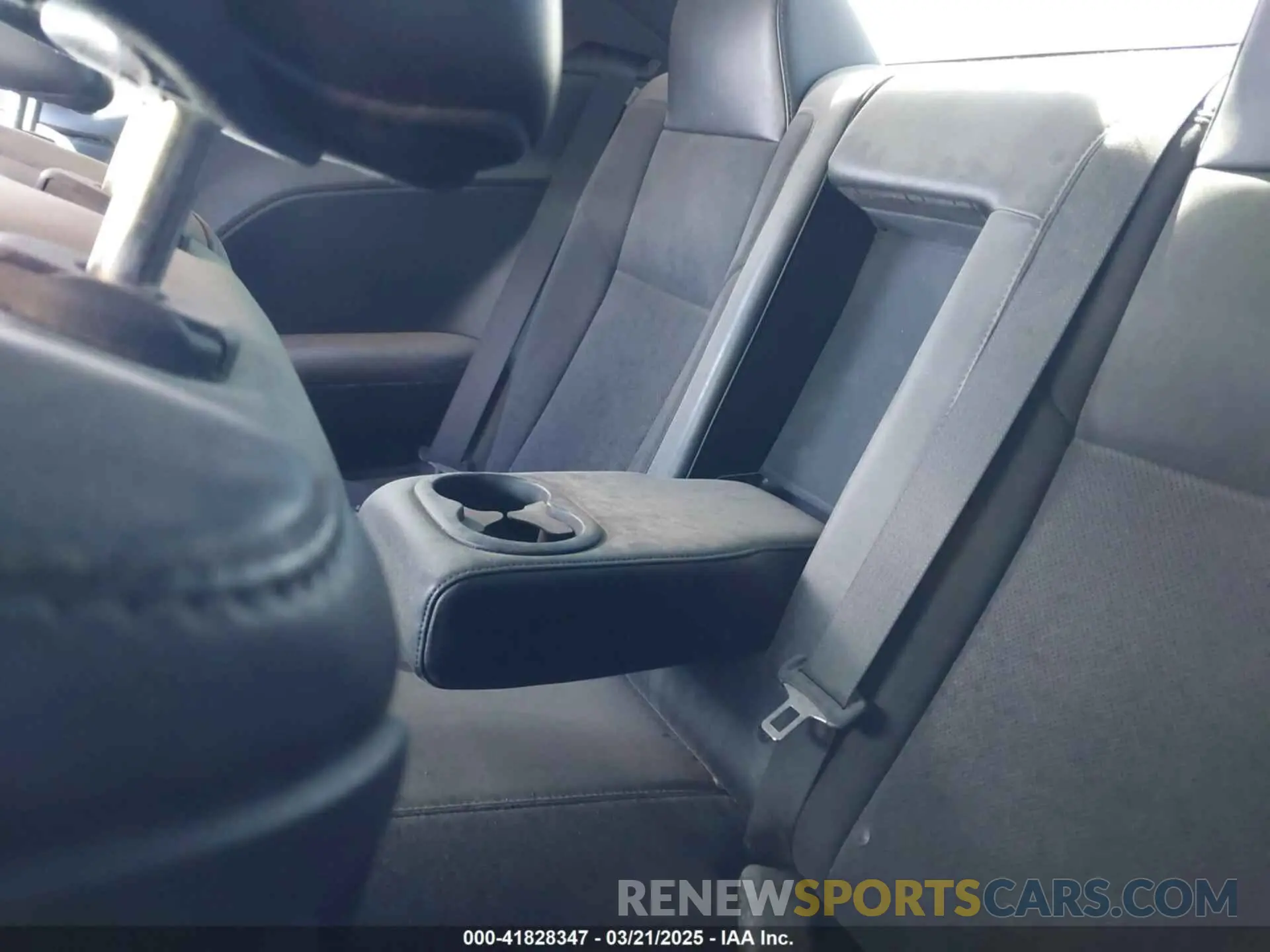 8 Photograph of a damaged car 2C3CDZFJ9KH638126 DODGE CHALLENGER 2019