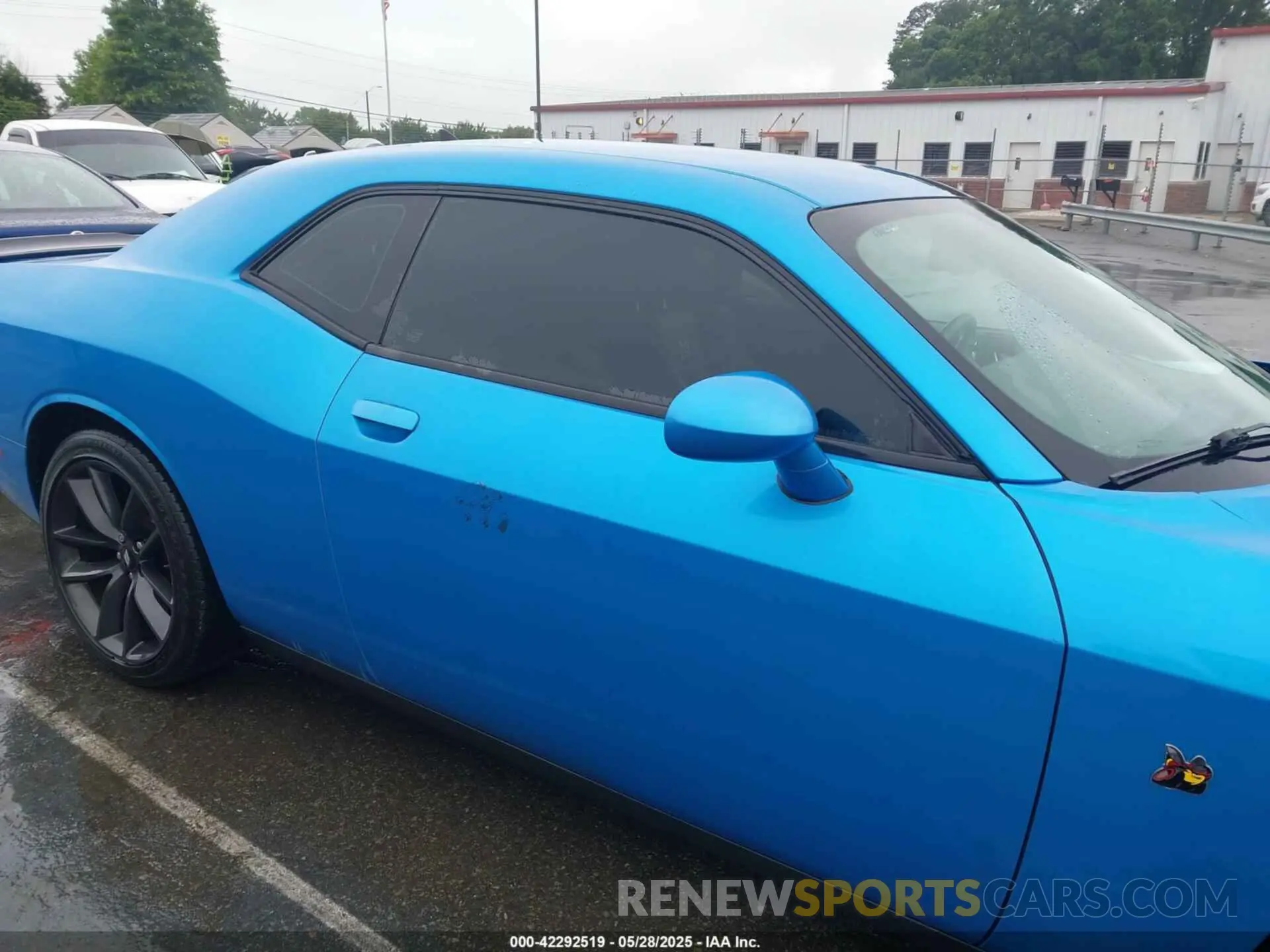 13 Photograph of a damaged car 2C3CDZFJXKH521820 DODGE CHALLENGER 2019
