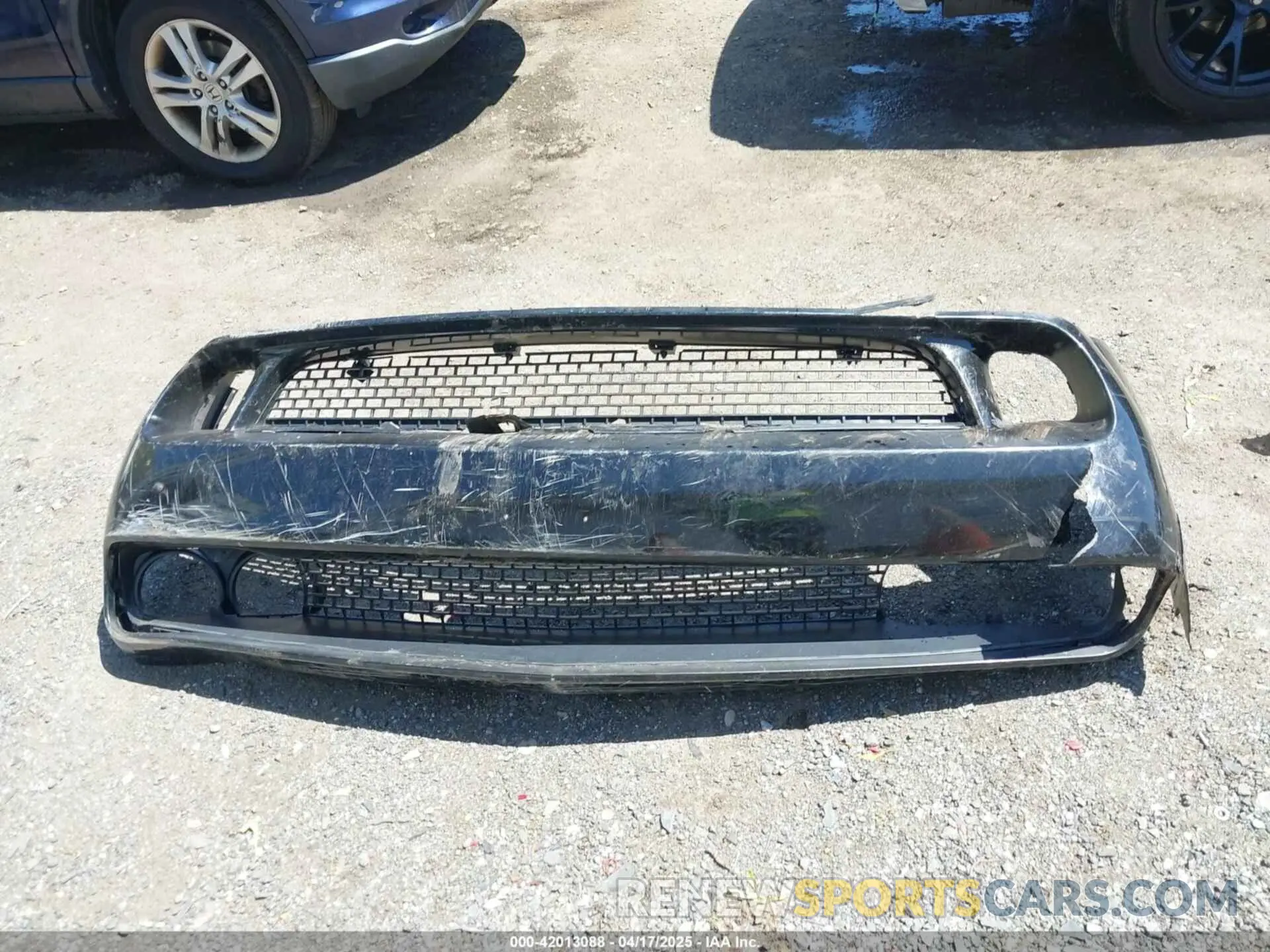 12 Photograph of a damaged car 2C3CDZFJXKH741068 DODGE CHALLENGER 2019