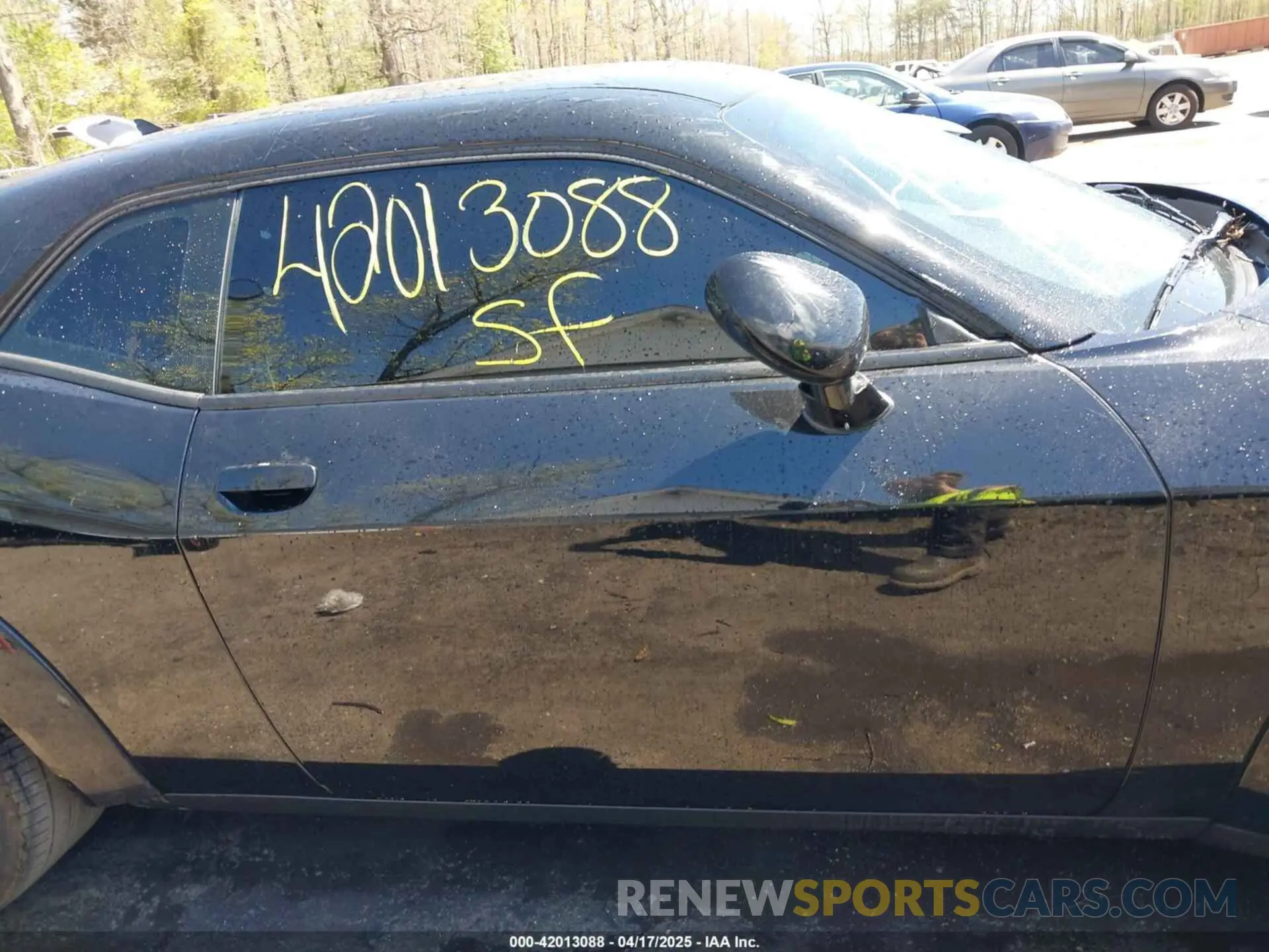 14 Photograph of a damaged car 2C3CDZFJXKH741068 DODGE CHALLENGER 2019