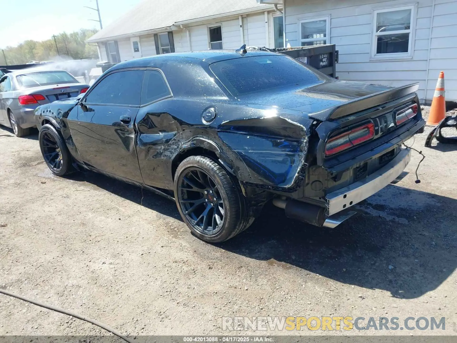 3 Photograph of a damaged car 2C3CDZFJXKH741068 DODGE CHALLENGER 2019