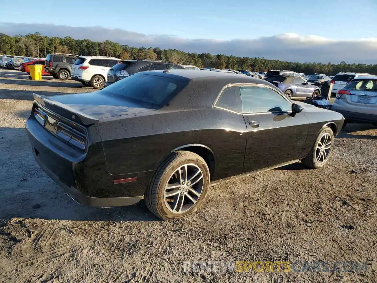 3 Photograph of a damaged car 2C3CDZGG5KH583807 DODGE CHALLENGER 2019