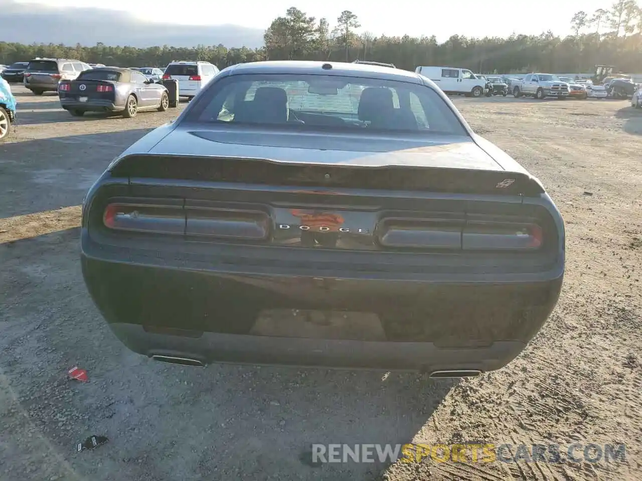 6 Photograph of a damaged car 2C3CDZGG5KH583807 DODGE CHALLENGER 2019