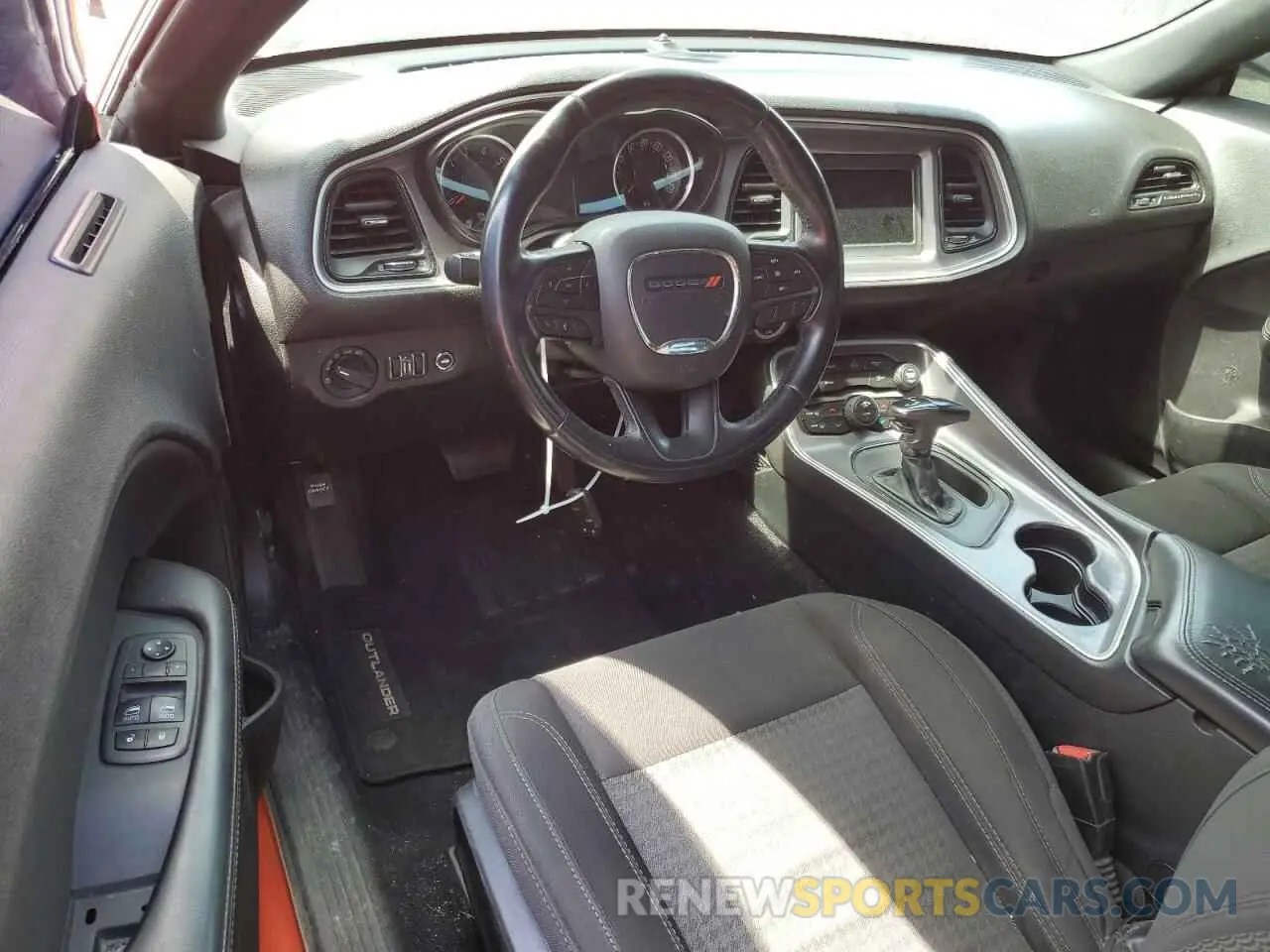 8 Photograph of a damaged car 2C3CDZGG5KH690436 DODGE CHALLENGER 2019