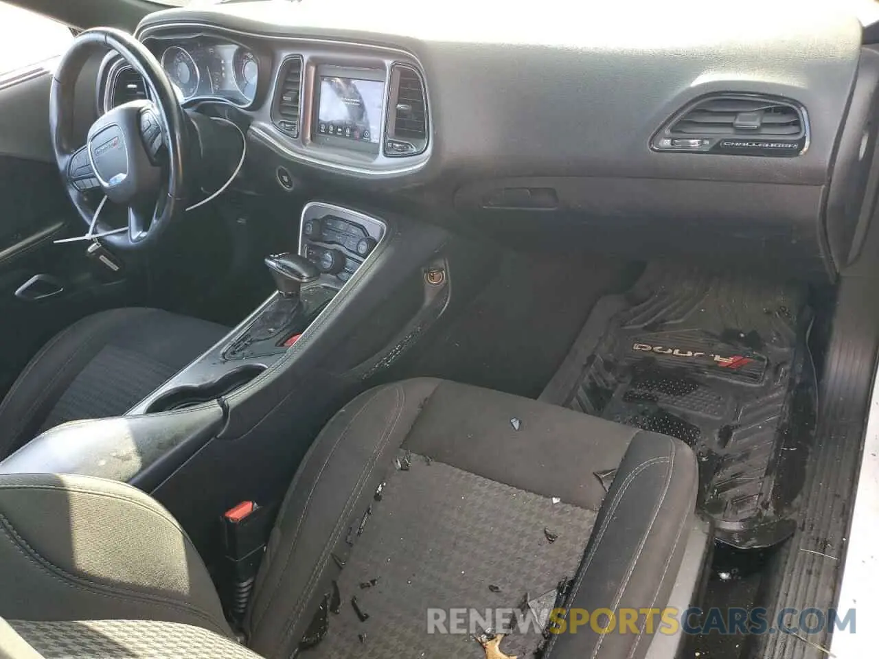 8 Photograph of a damaged car 2C3CDZGG5KH706568 DODGE CHALLENGER 2019