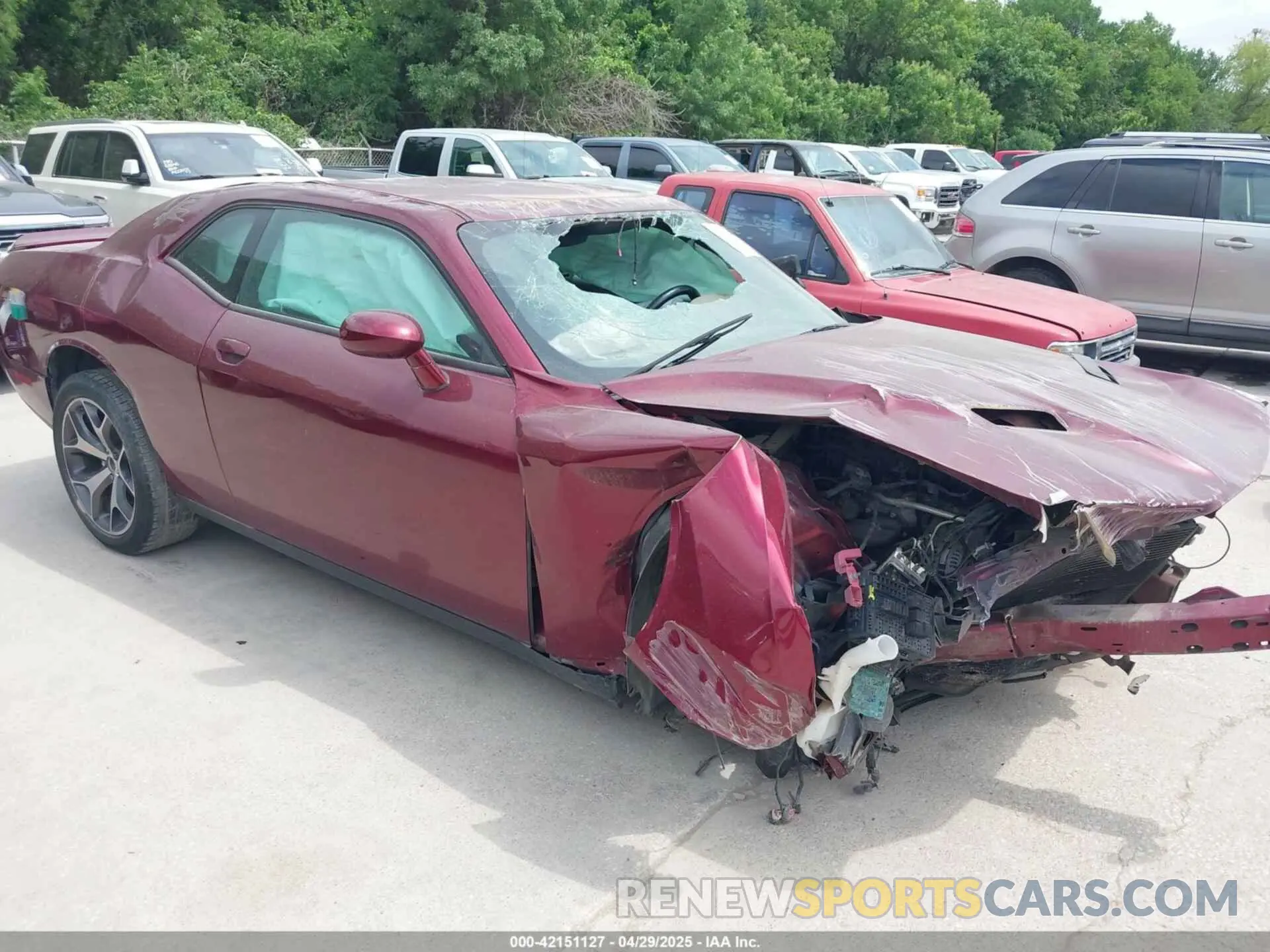 1 Photograph of a damaged car 2C3CDZGG6KH616667 DODGE CHALLENGER 2019