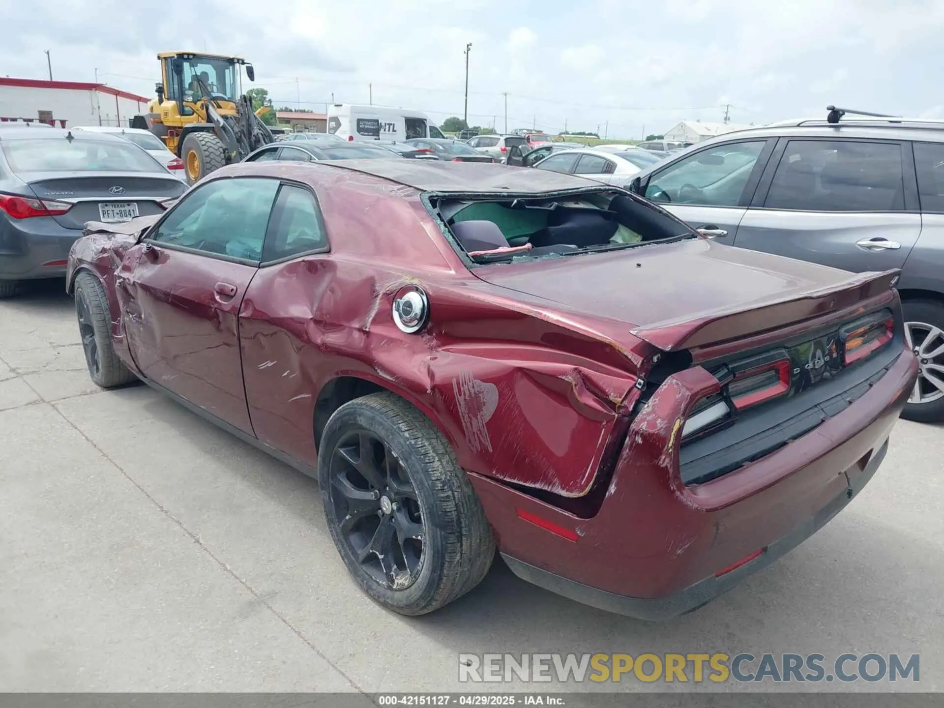 3 Photograph of a damaged car 2C3CDZGG6KH616667 DODGE CHALLENGER 2019