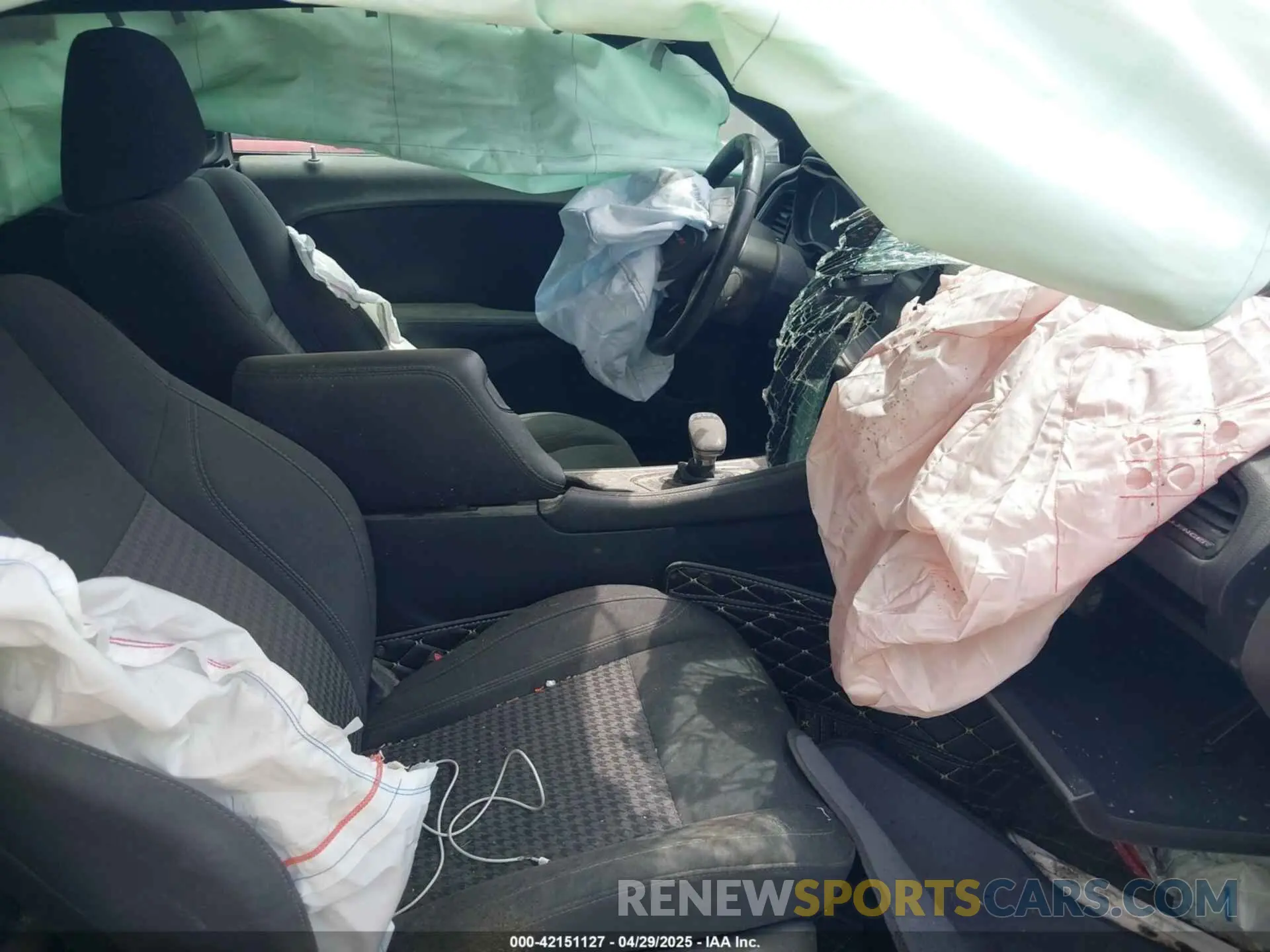 5 Photograph of a damaged car 2C3CDZGG6KH616667 DODGE CHALLENGER 2019