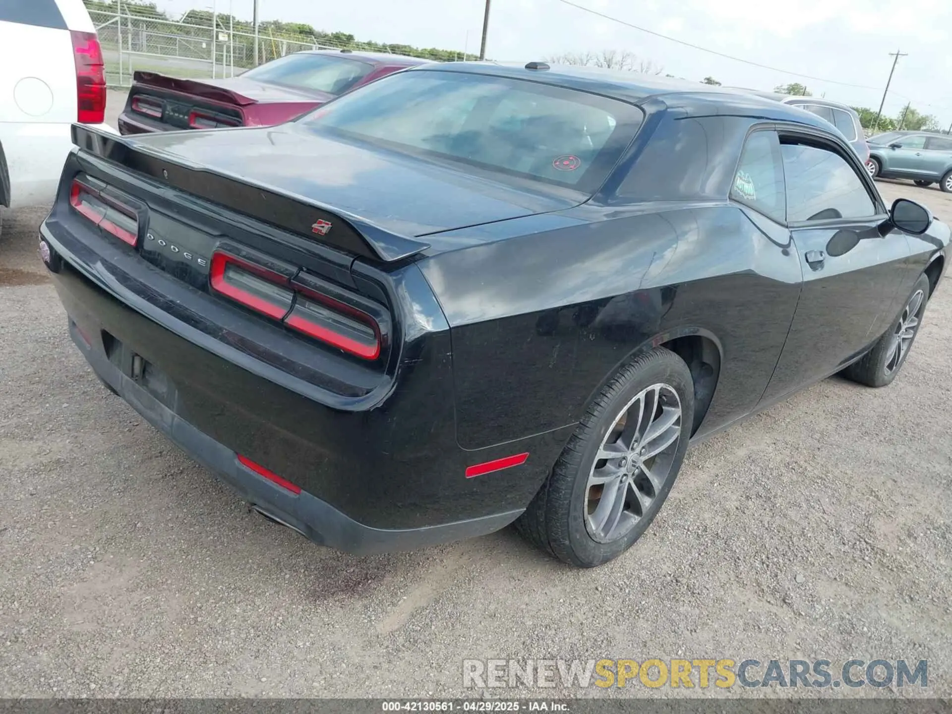 4 Photograph of a damaged car 2C3CDZGG6KH642945 DODGE CHALLENGER 2019
