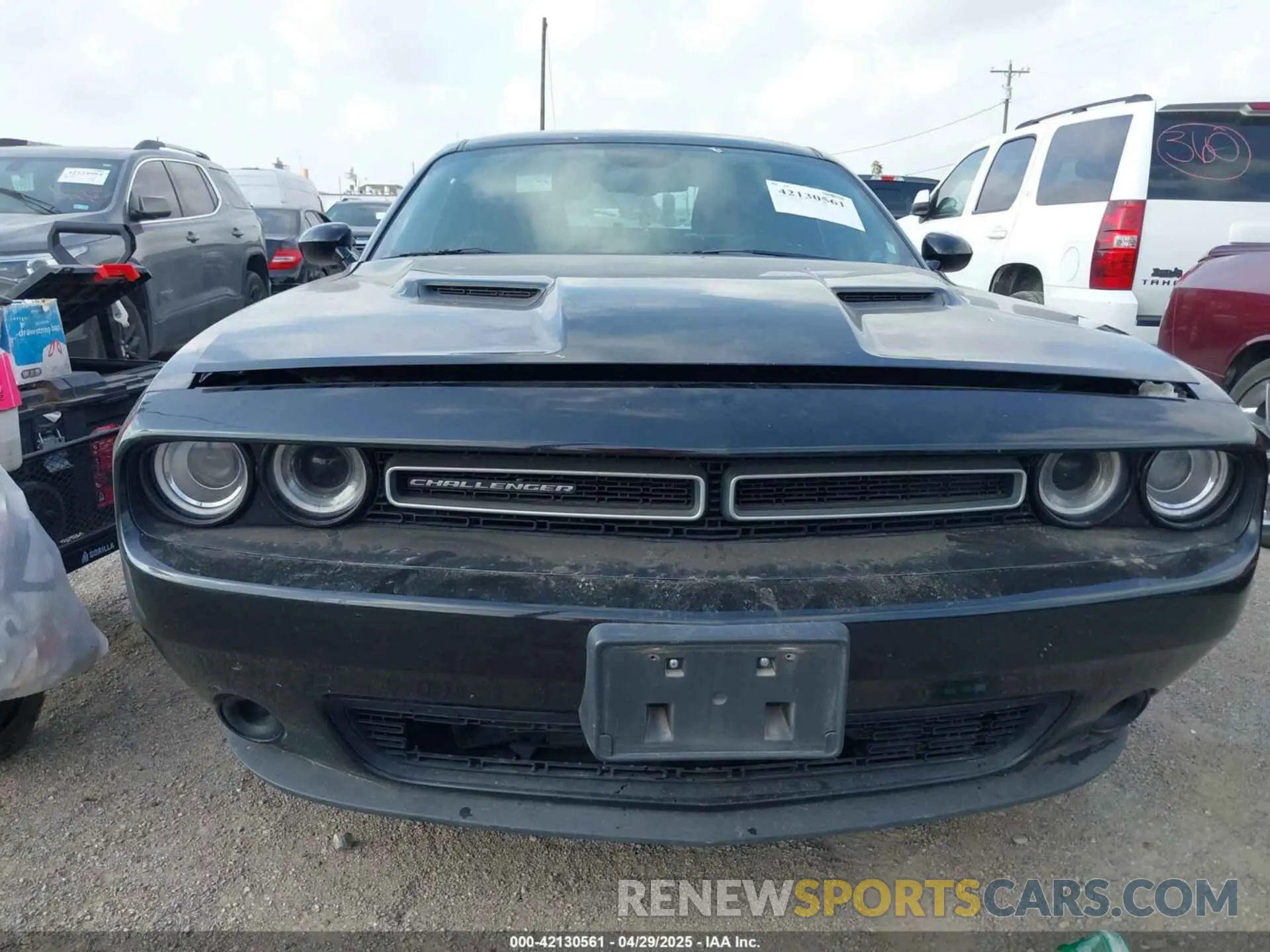 6 Photograph of a damaged car 2C3CDZGG6KH642945 DODGE CHALLENGER 2019