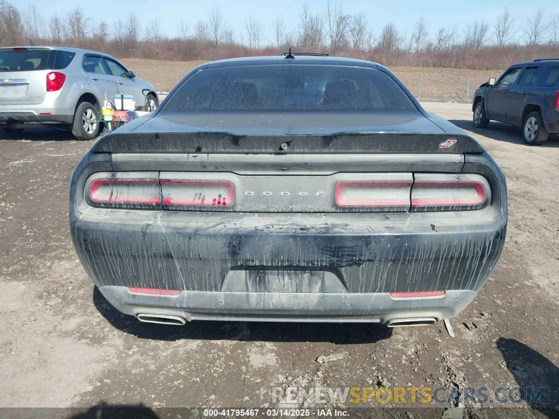 17 Photograph of a damaged car 2C3CDZGG7KH602924 DODGE CHALLENGER 2019
