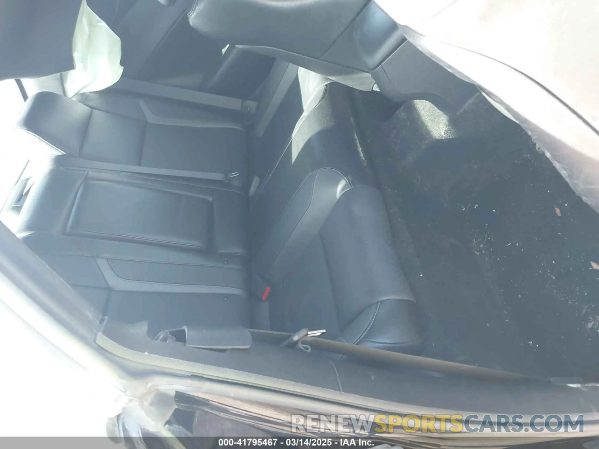 8 Photograph of a damaged car 2C3CDZGG7KH602924 DODGE CHALLENGER 2019