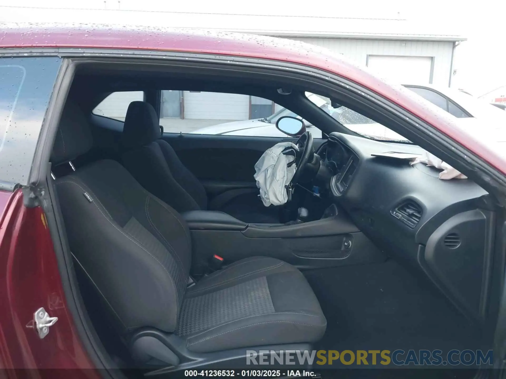 5 Photograph of a damaged car 2C3CDZGG7KH683567 DODGE CHALLENGER 2019