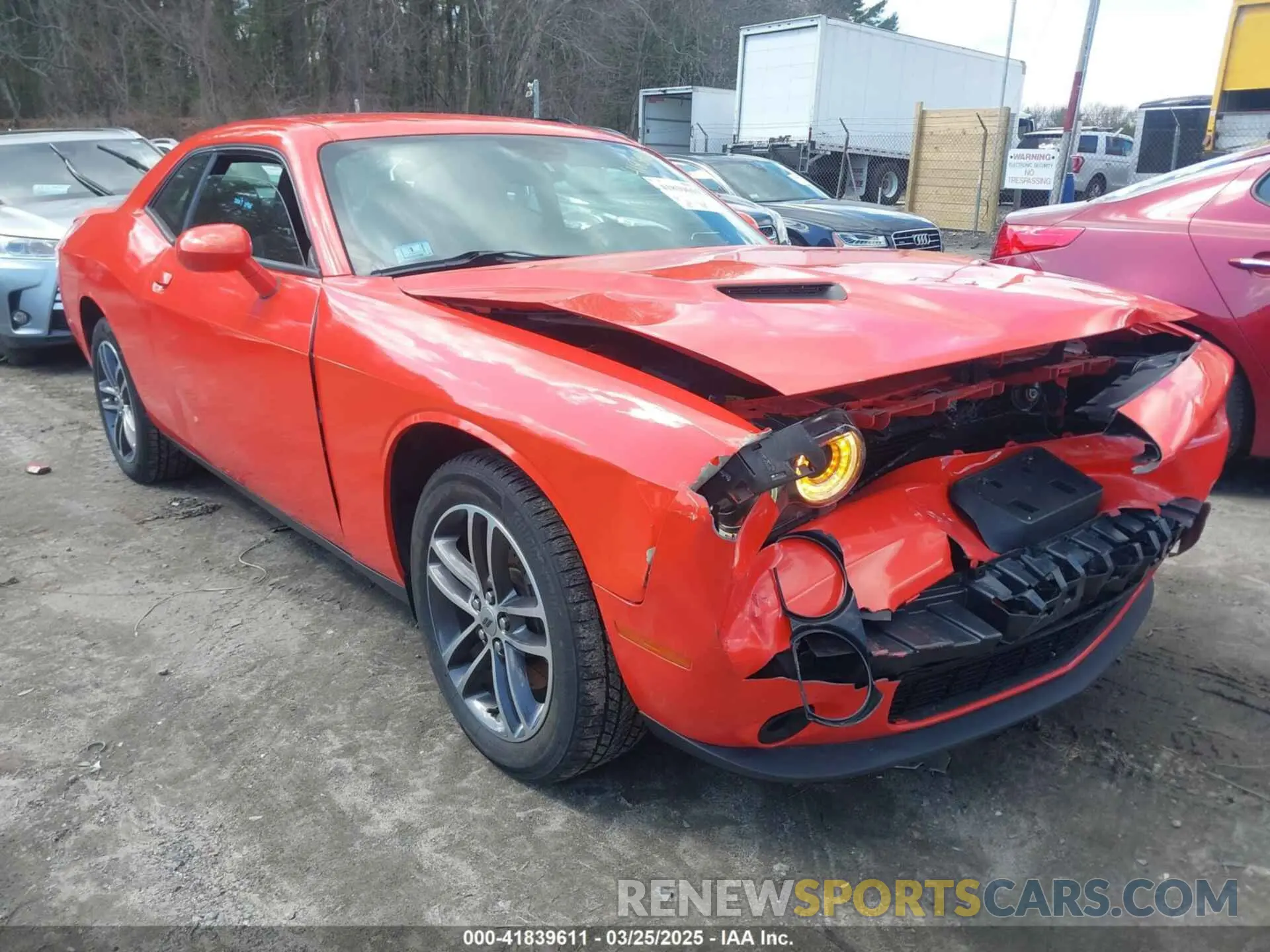 1 Photograph of a damaged car 2C3CDZGG8KH684646 DODGE CHALLENGER 2019