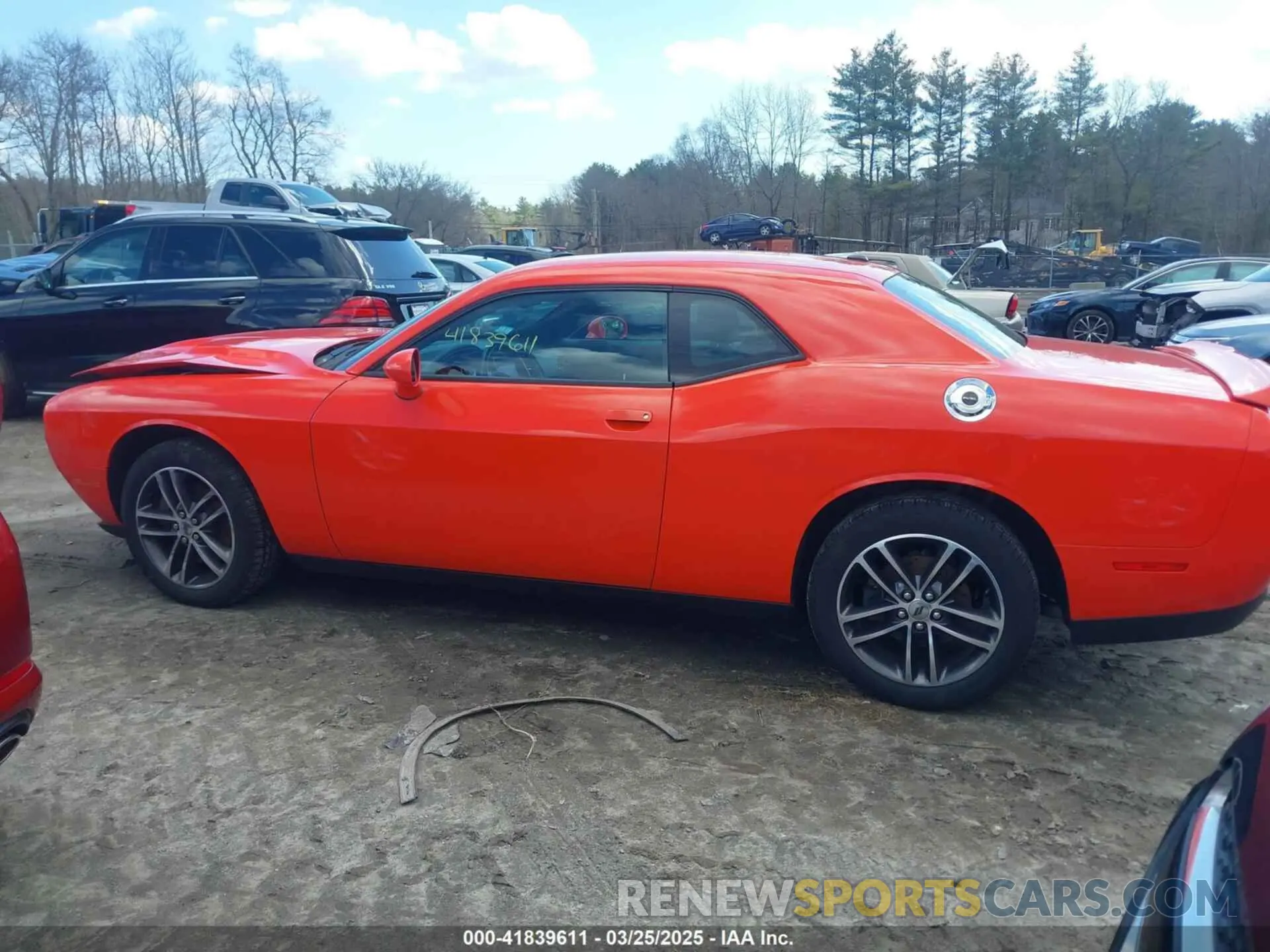 14 Photograph of a damaged car 2C3CDZGG8KH684646 DODGE CHALLENGER 2019