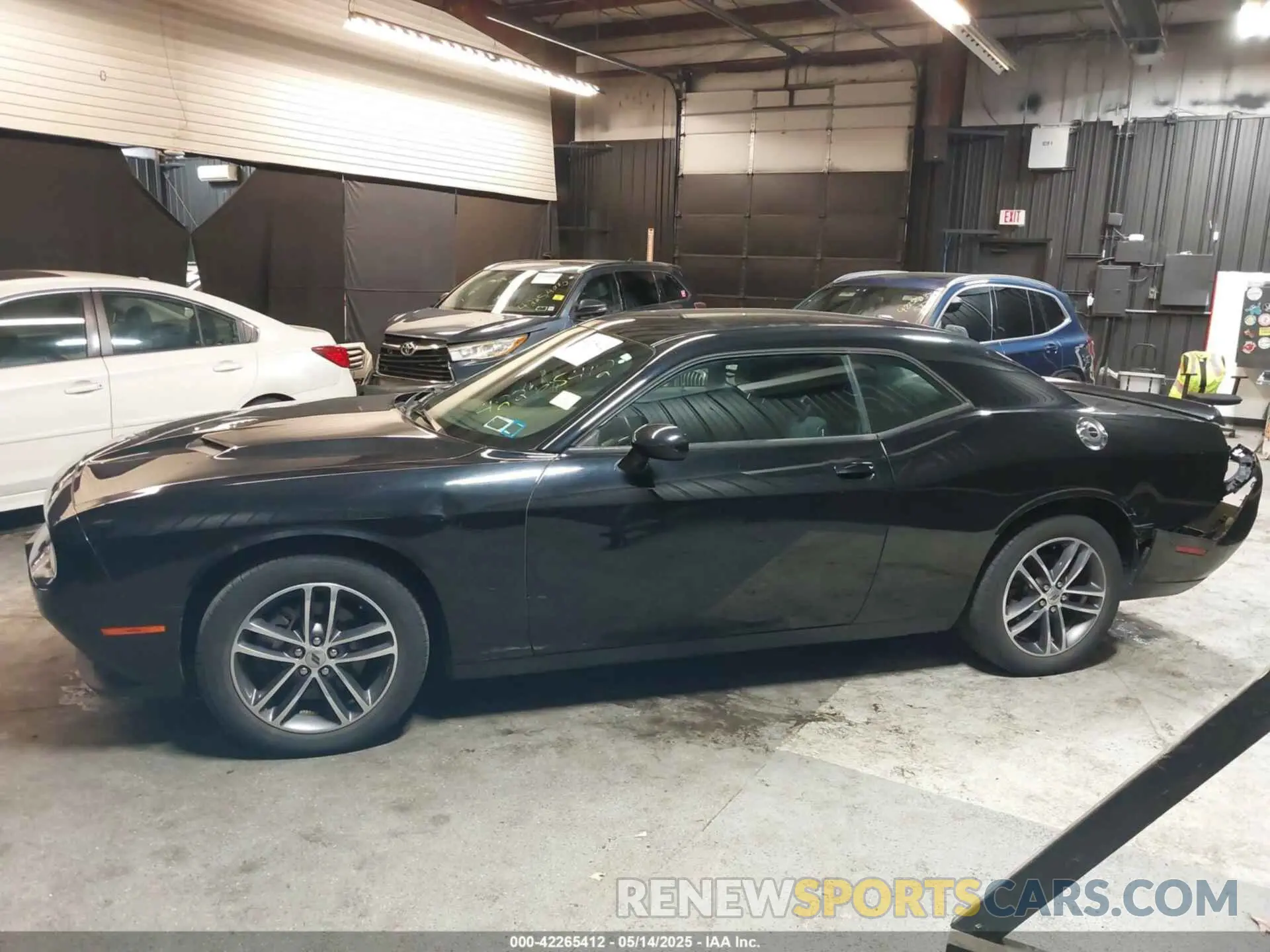 14 Photograph of a damaged car 2C3CDZGG8KH690379 DODGE CHALLENGER 2019