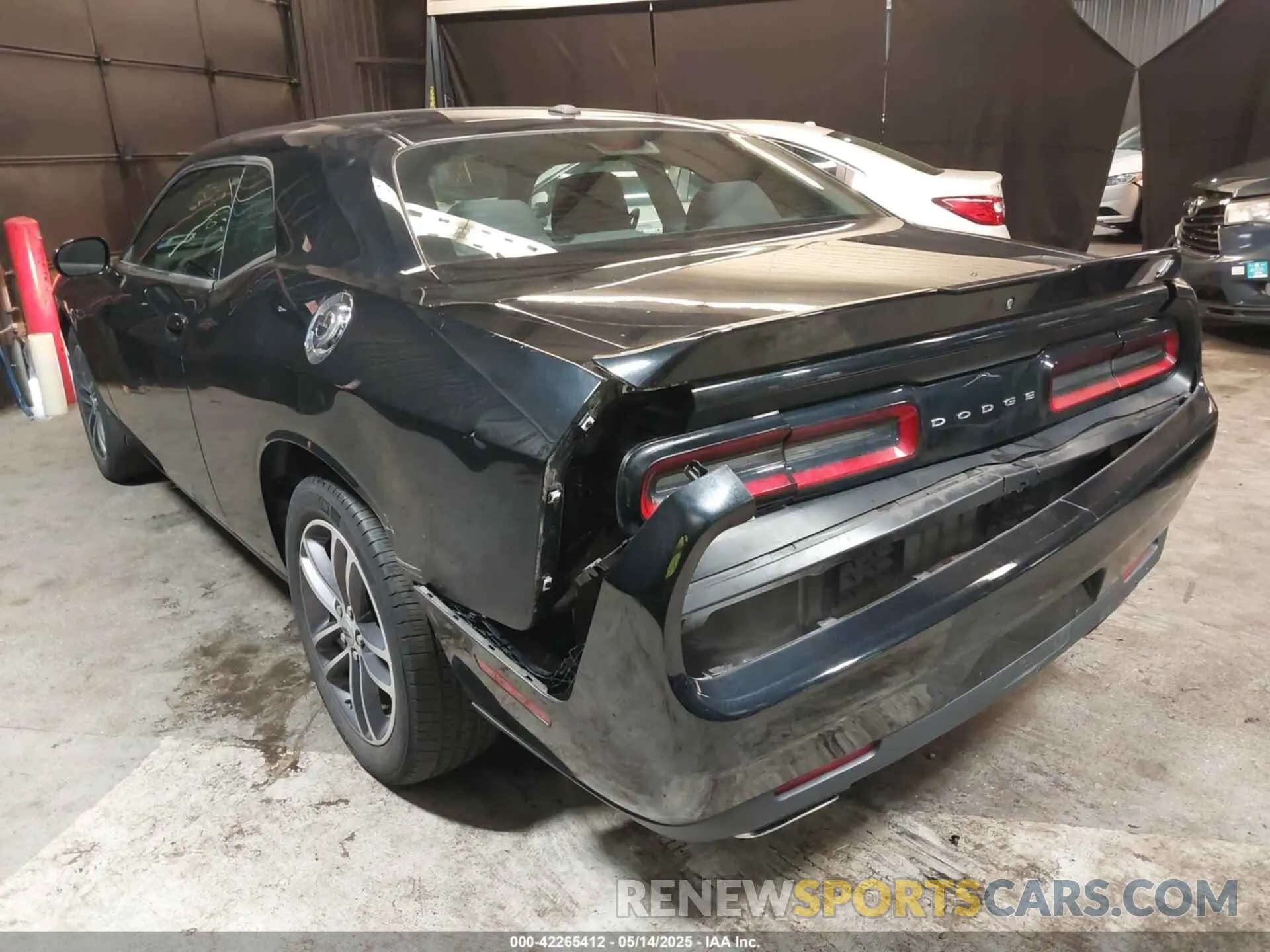 3 Photograph of a damaged car 2C3CDZGG8KH690379 DODGE CHALLENGER 2019