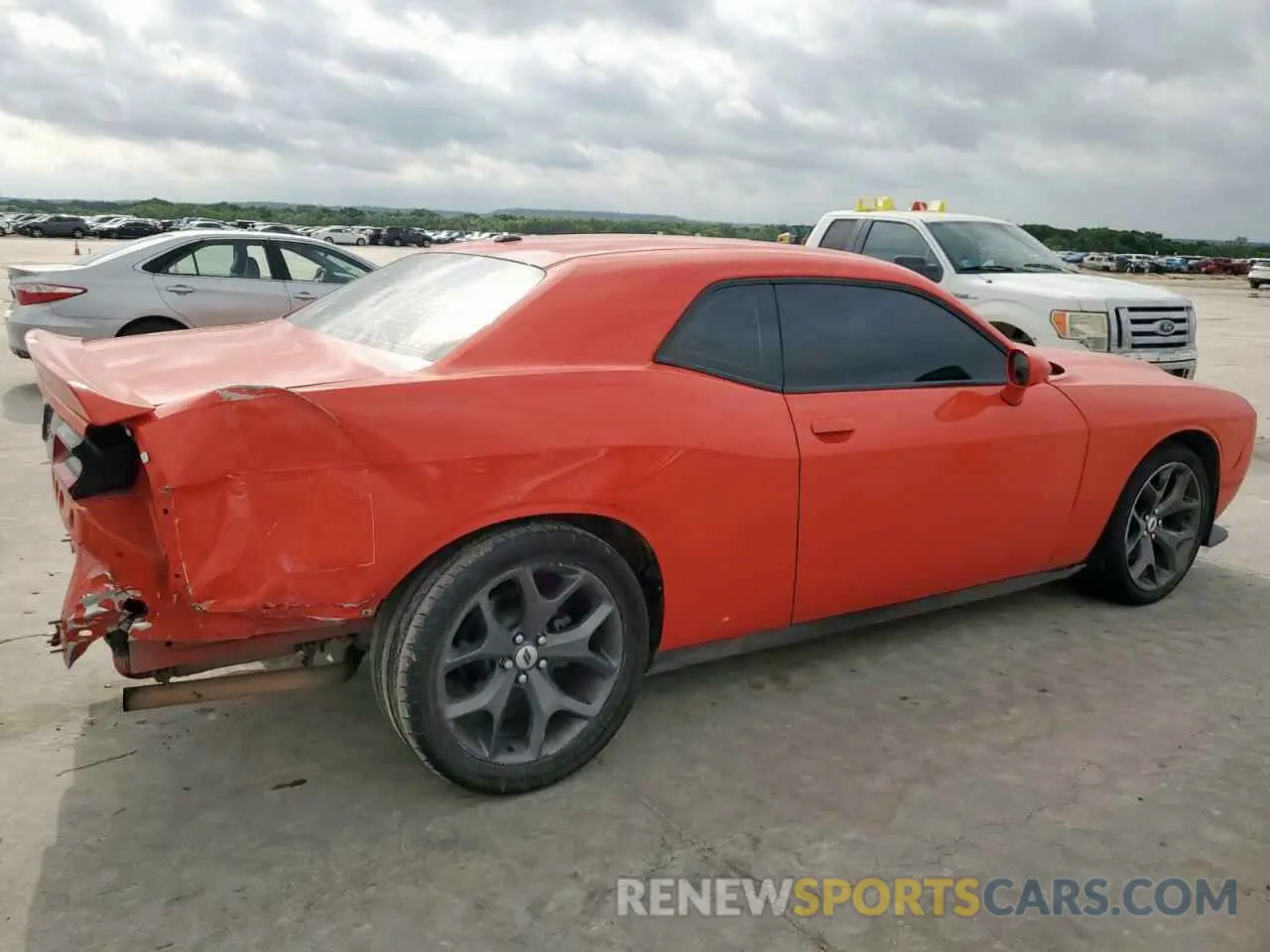 3 Photograph of a damaged car 2C3CDZJG0KH758957 DODGE CHALLENGER 2019